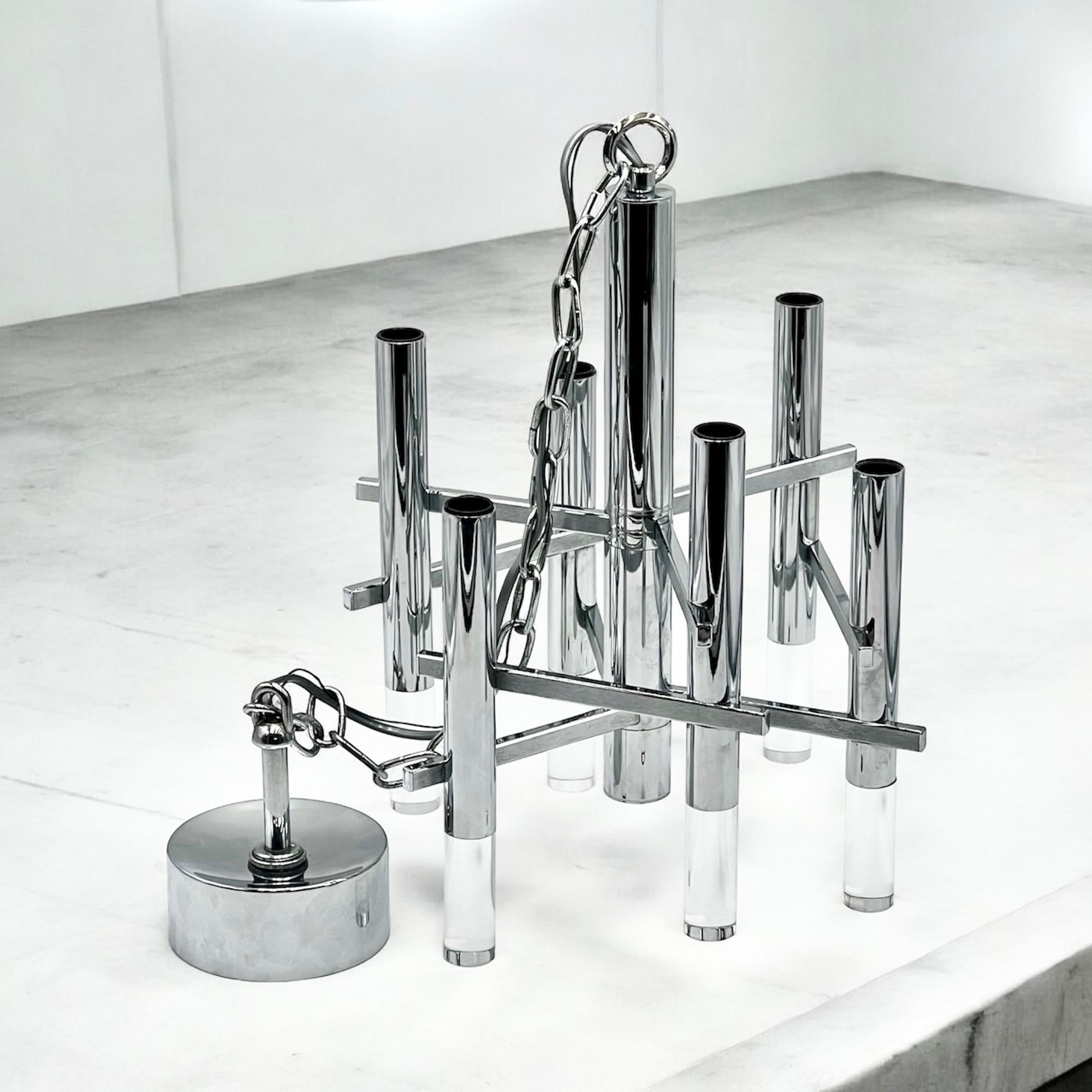 Fine XX secolo Grande lampada a sospensione in metallo cromato e perspex di Gaetano Sciolari, anni '70 in vendita