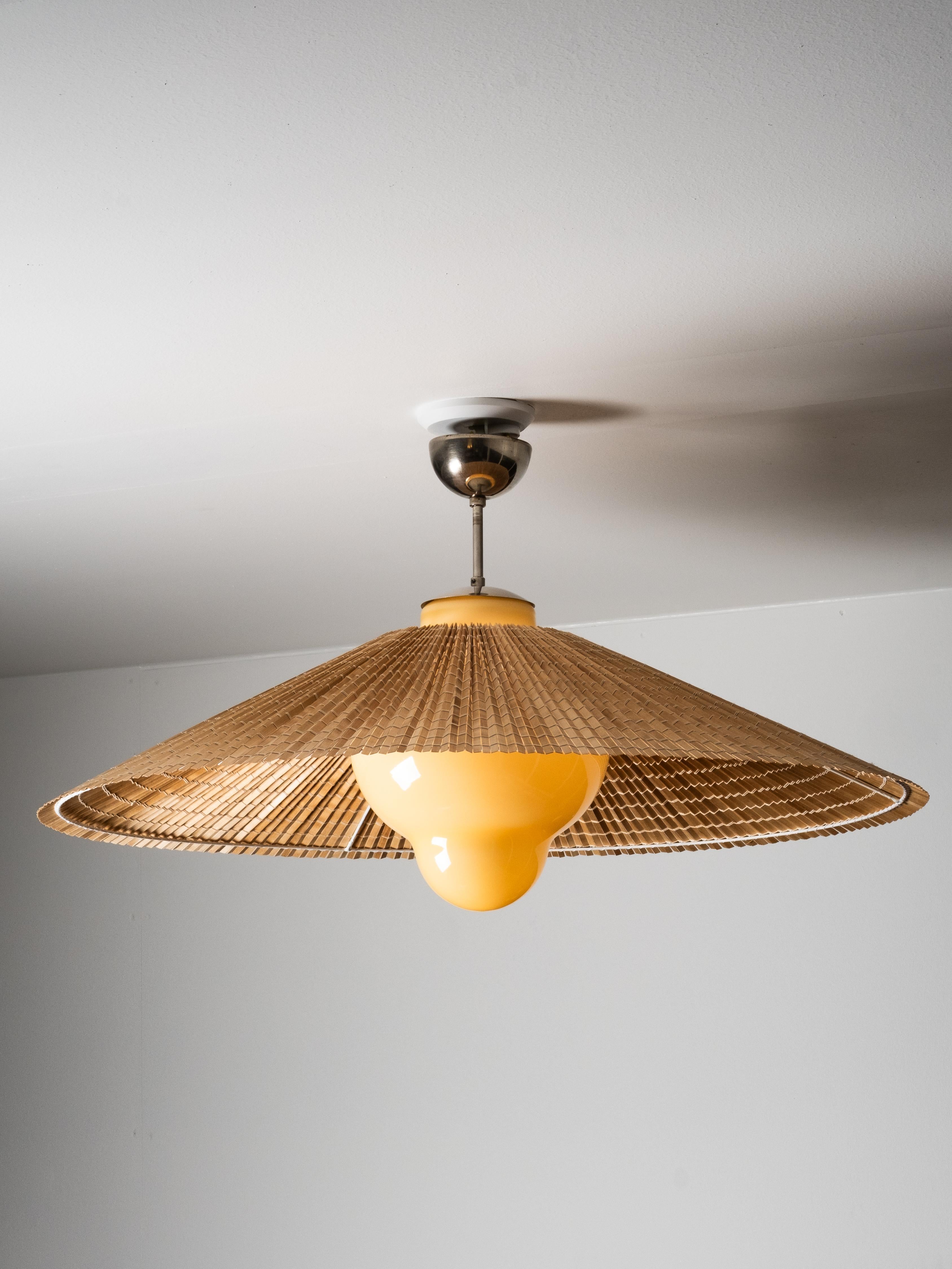 Große Pendelleuchte Modell 1092 von Paavo Tynell für Taito Oy, Finnland, 1940er Jahre (Finnisch) im Angebot