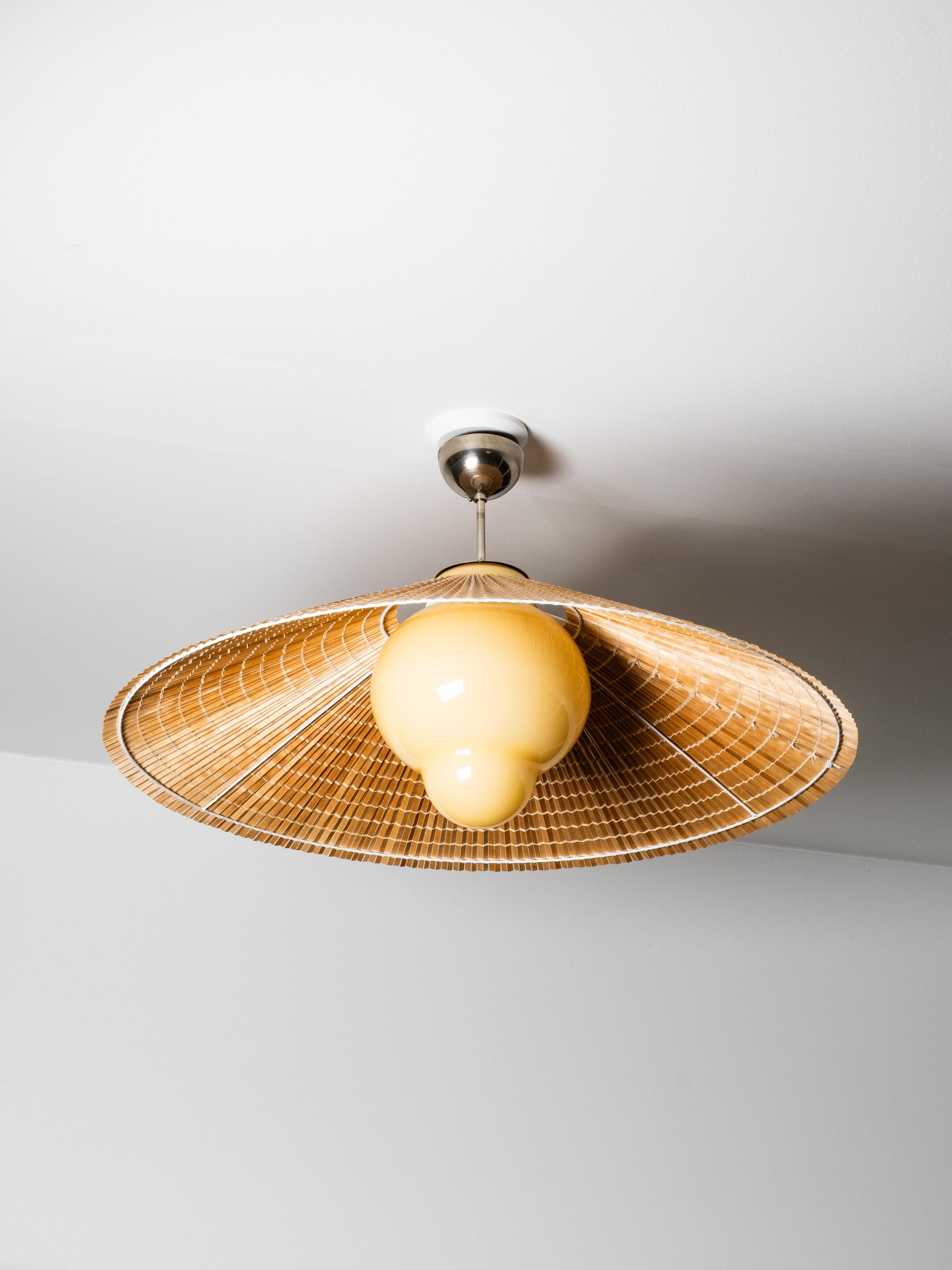 Große Pendelleuchte Modell 1092 von Paavo Tynell für Taito Oy, Finnland, 1940er Jahre (Mitte des 20. Jahrhunderts) im Angebot