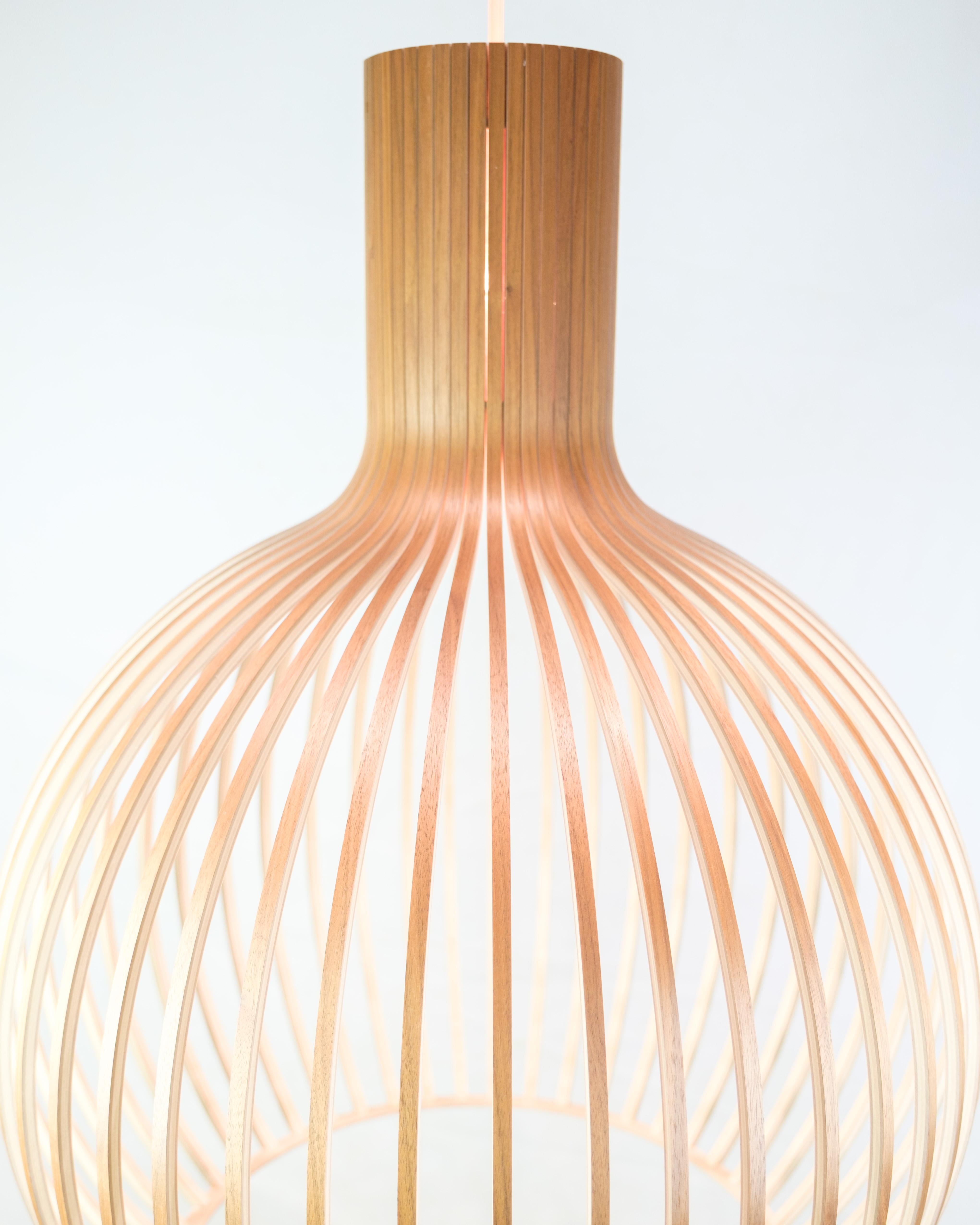 Große Pendelleuchte Octo 4240 In Birke Wood By Seppo Koho For Secto Design (Moderne) im Angebot