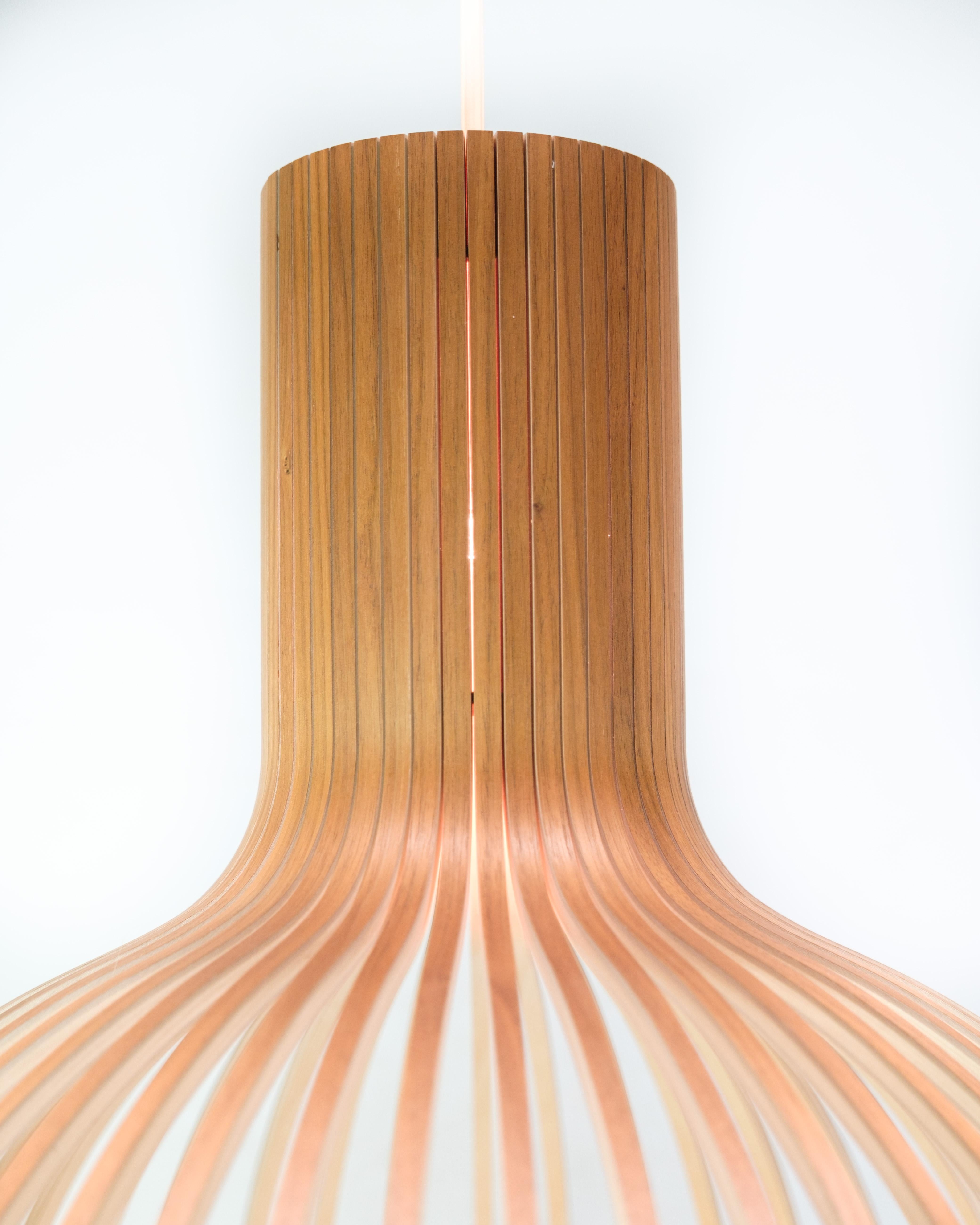 Große Pendelleuchte Octo 4240 In Birke Wood By Seppo Koho For Secto Design (21. Jahrhundert und zeitgenössisch) im Angebot