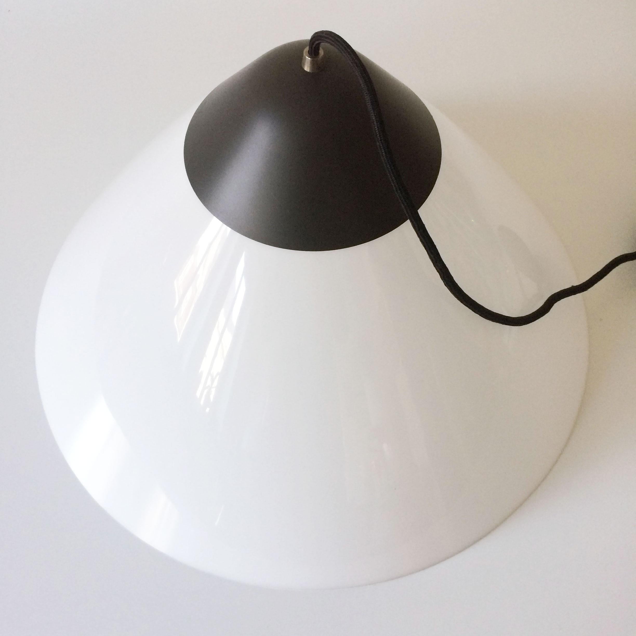 Grande lampe à suspension Opala Midi par Hans Wegner pour Louis Poulsen 1970 Danemark en vente 2