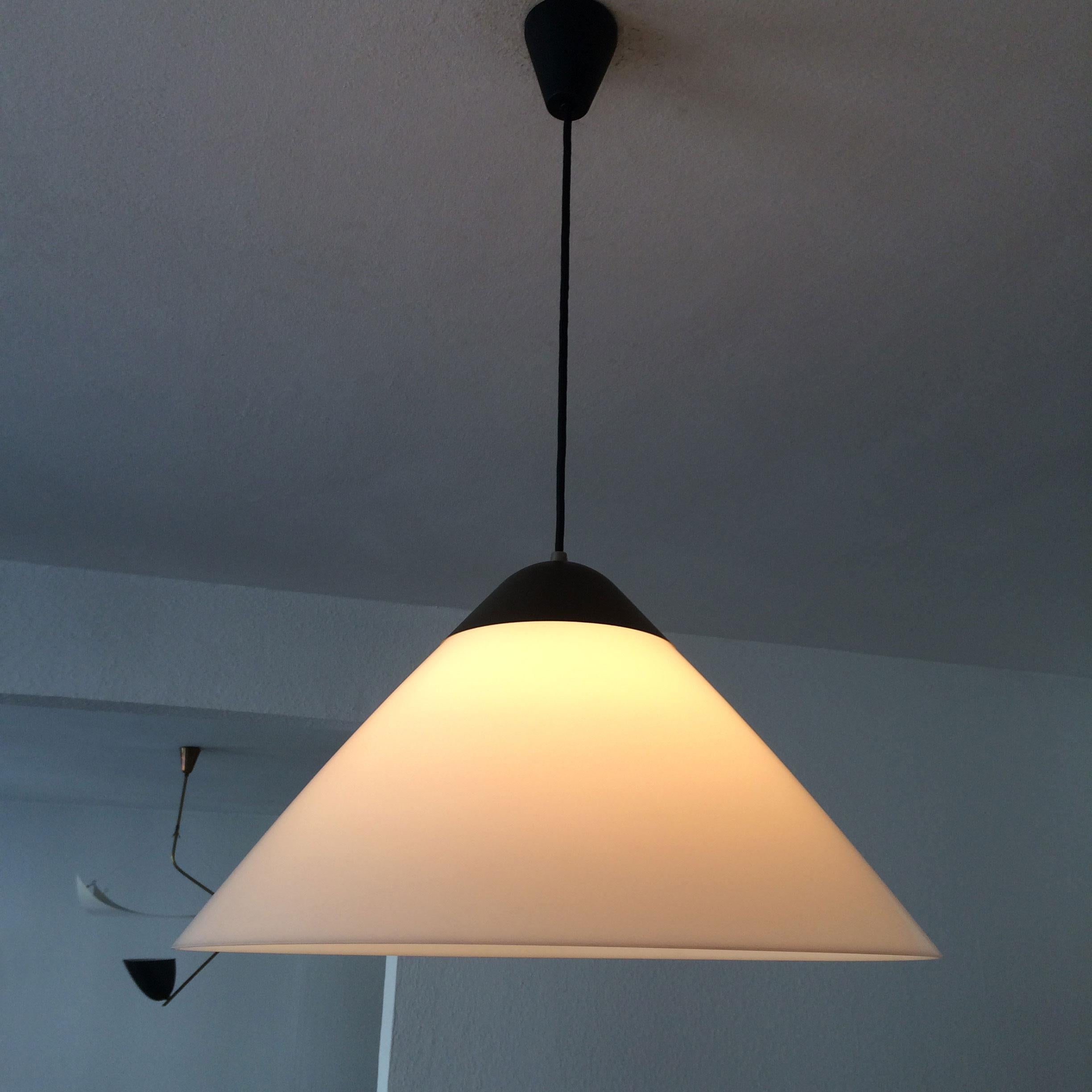 Mid-Century Modern Large Pendent Lamp Opala Midi by Hans Wegner for Louis Poulsen 1970s Denmark For Sale