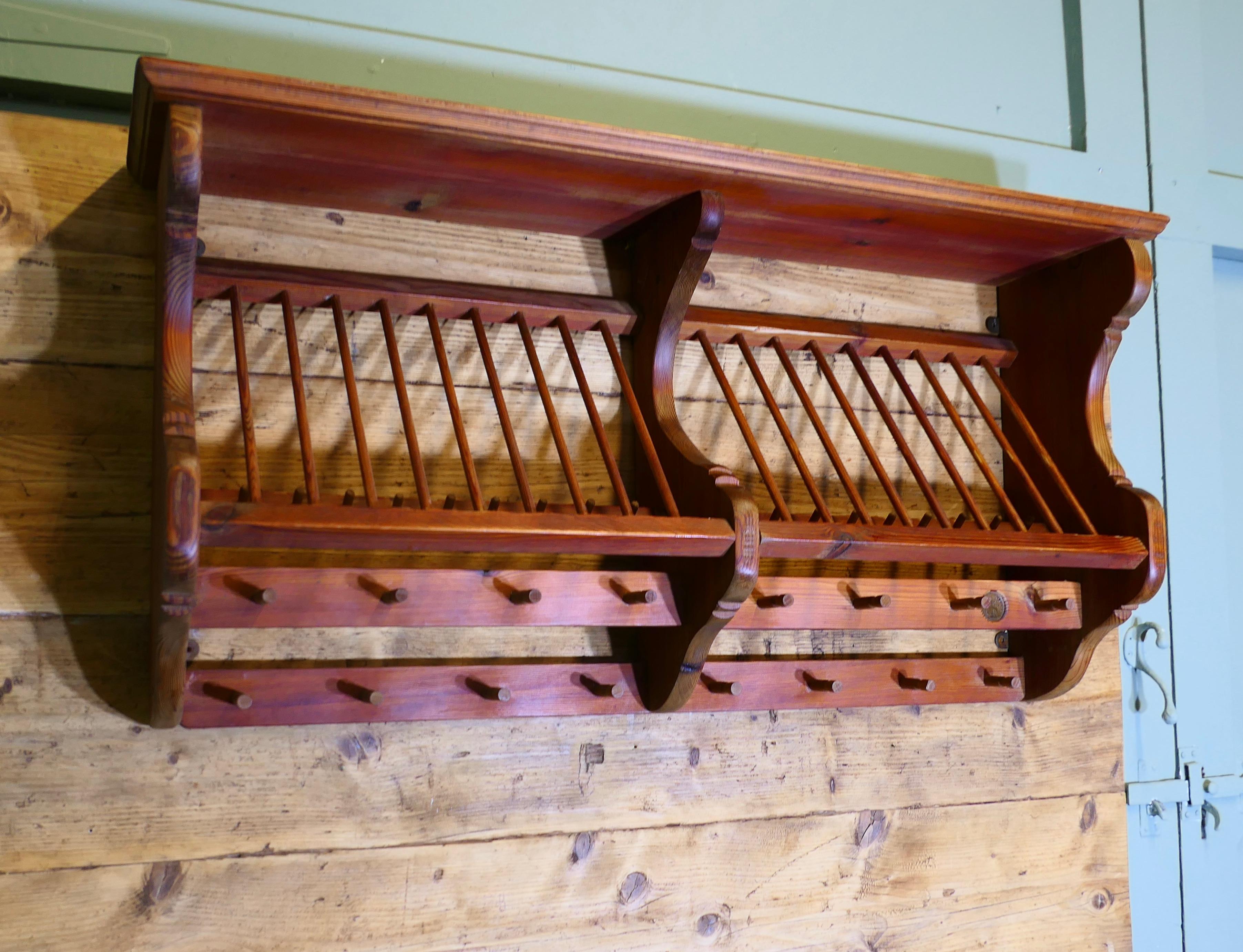Large Penny Pine Wall Hanging Plate Draining Rack In Good Condition For Sale In Godshill, Isle of Wight