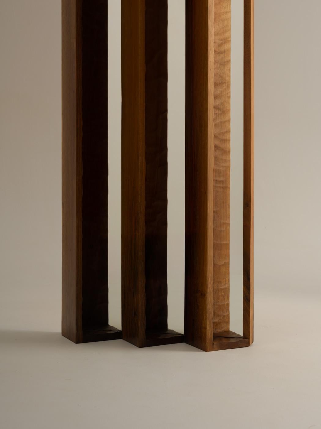 Espejo grande PERCEPCIÓN, Madera de nogal, Hecho a mano en Francia Francés en venta