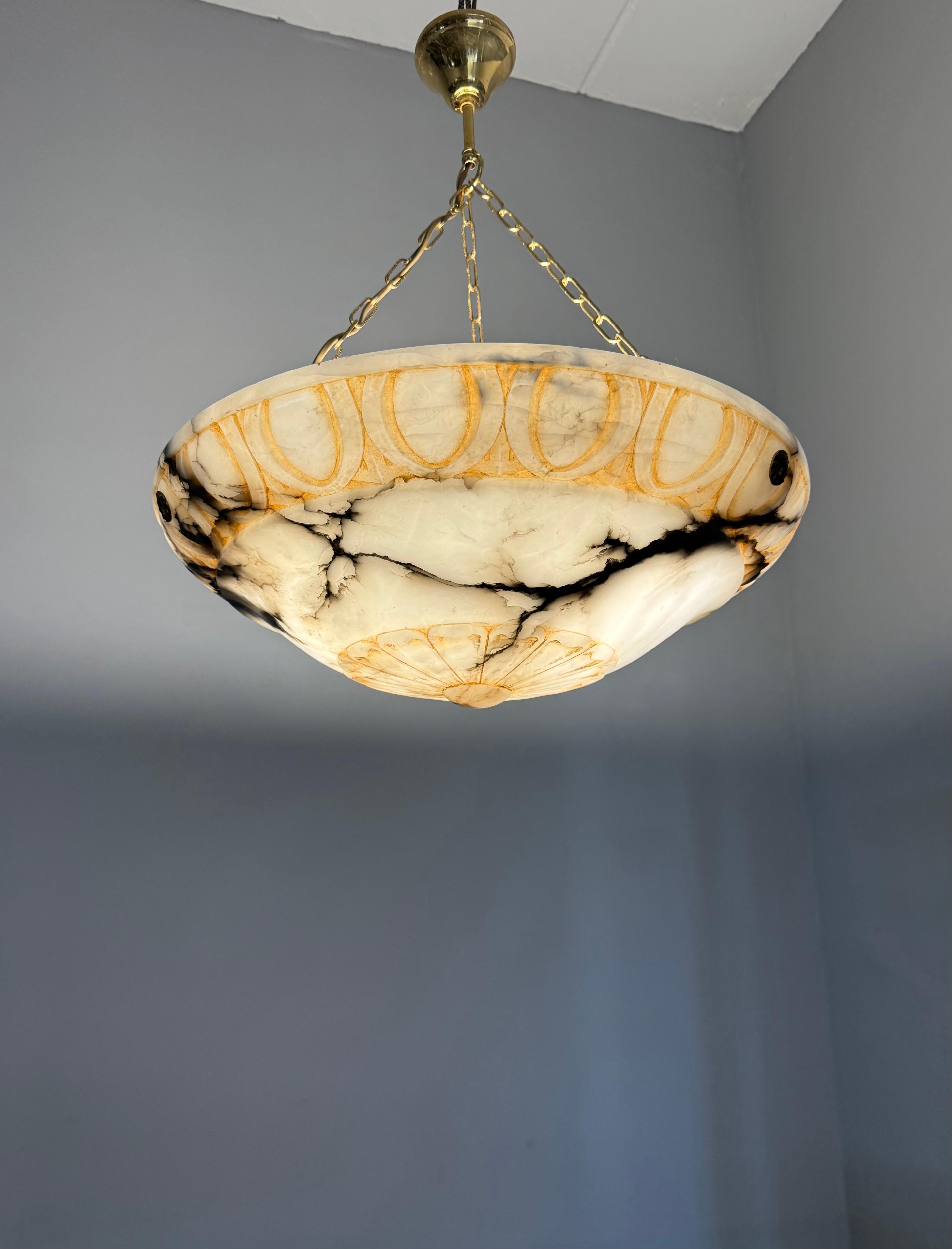 Grande Ø 20,5 e perfettamente bilanciata Luce a sospensione in alabastro antico lavorata a mano in vendita 6