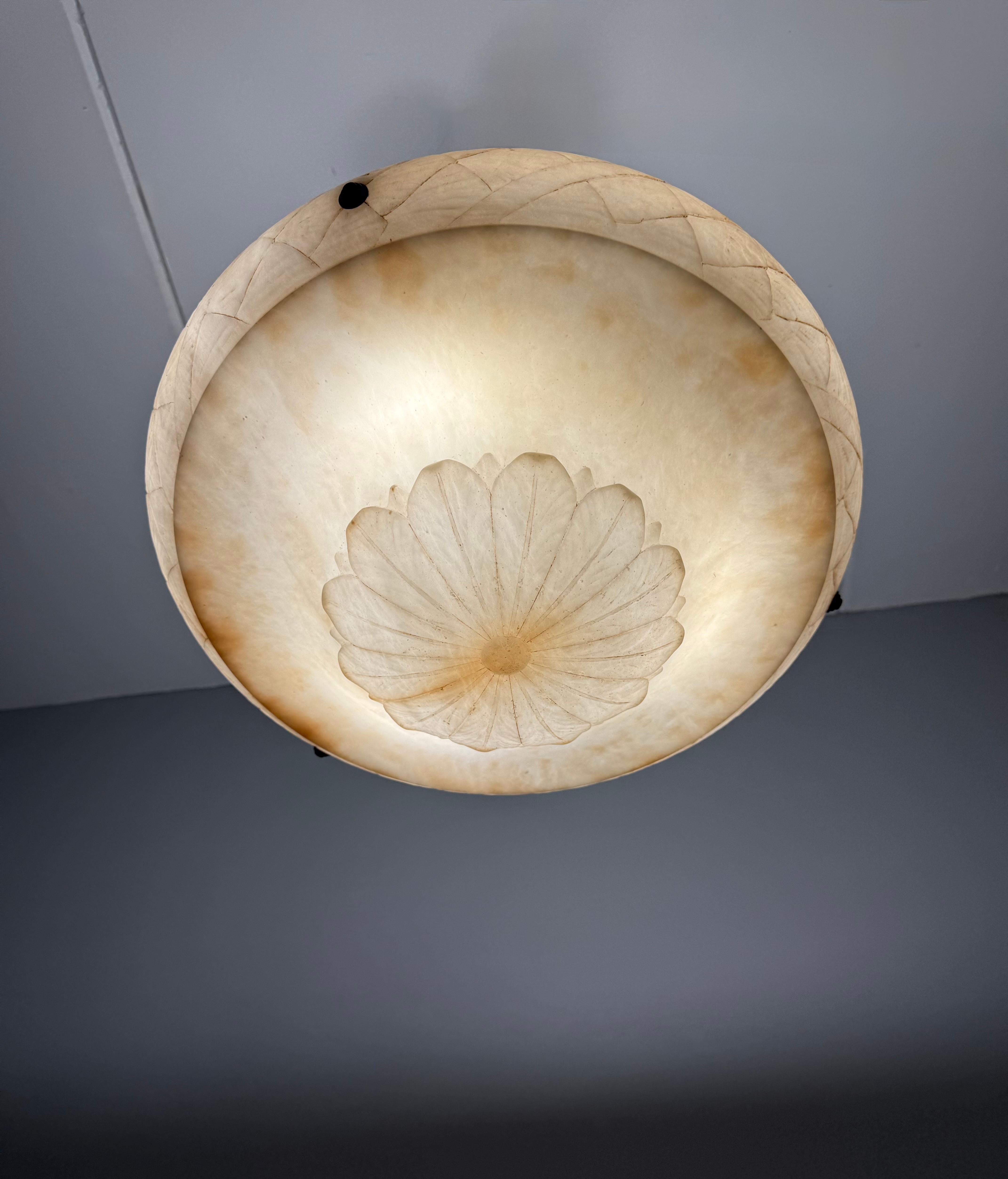 Lampada a sospensione in alabastro antico, grande e perfettamente bilanciata, realizzata a mano in vendita 10