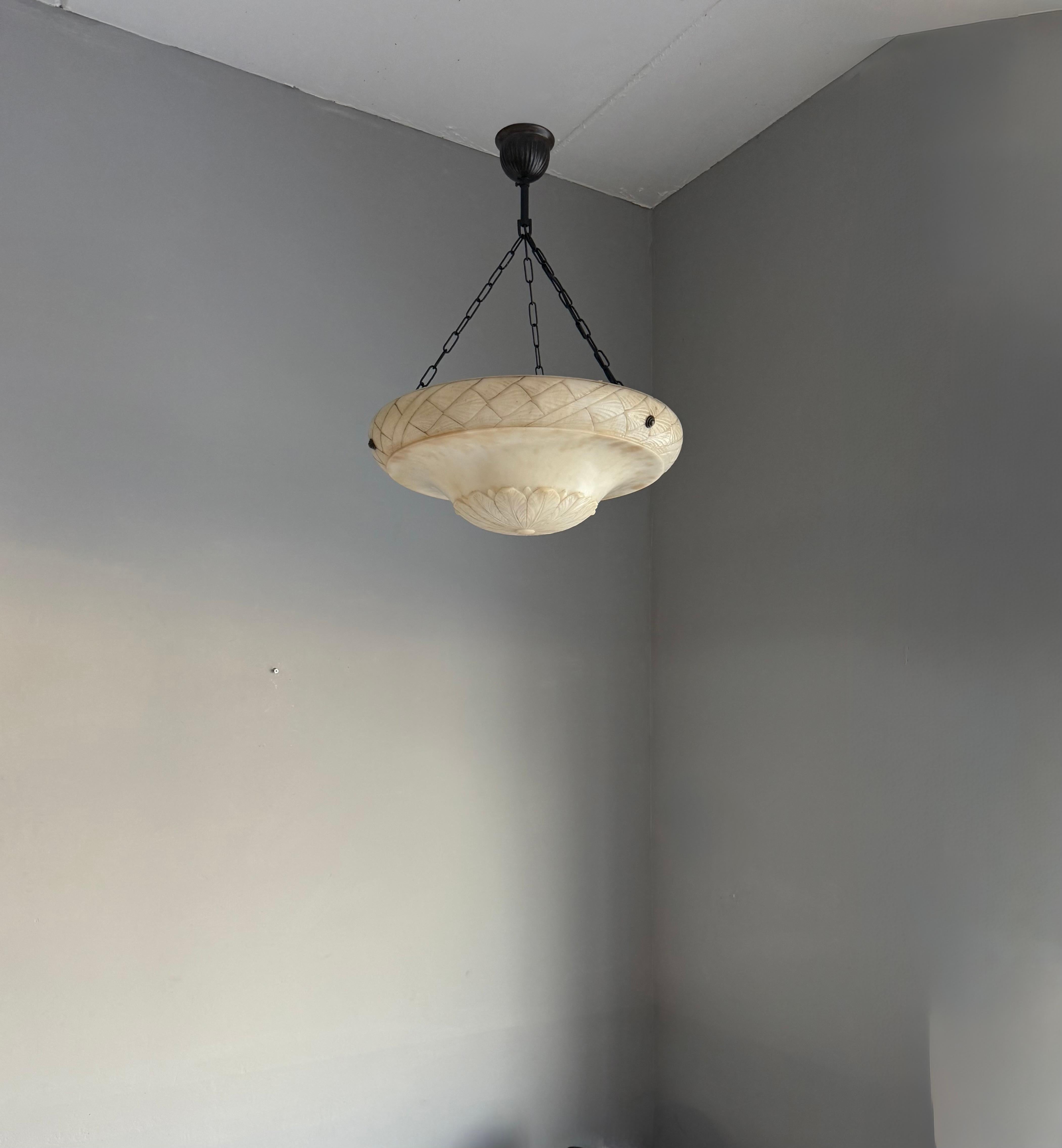 Lampada a sospensione in alabastro antico, grande e perfettamente bilanciata, realizzata a mano in vendita 11