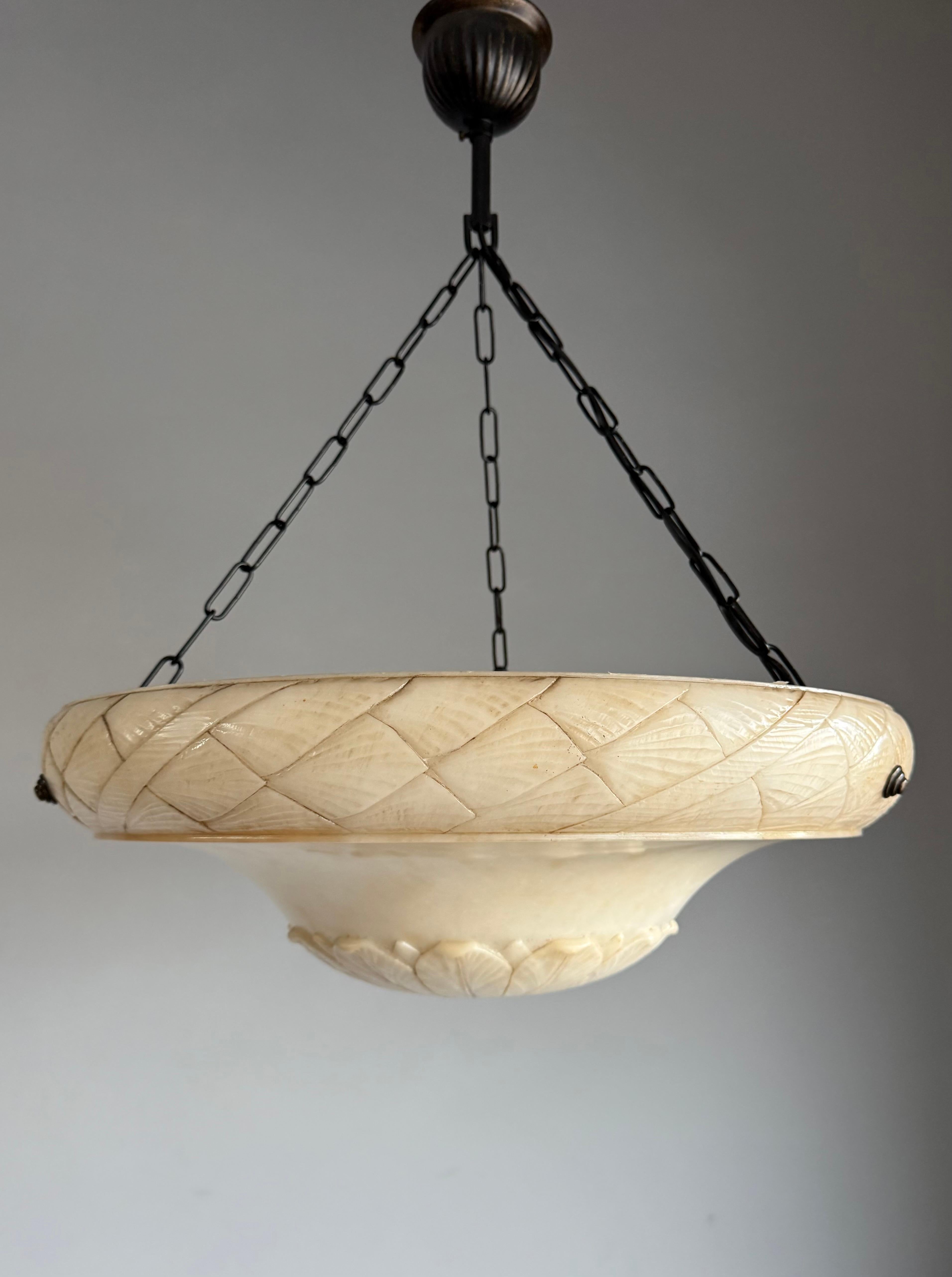 Bronzo Lampada a sospensione in alabastro antico, grande e perfettamente bilanciata, realizzata a mano in vendita