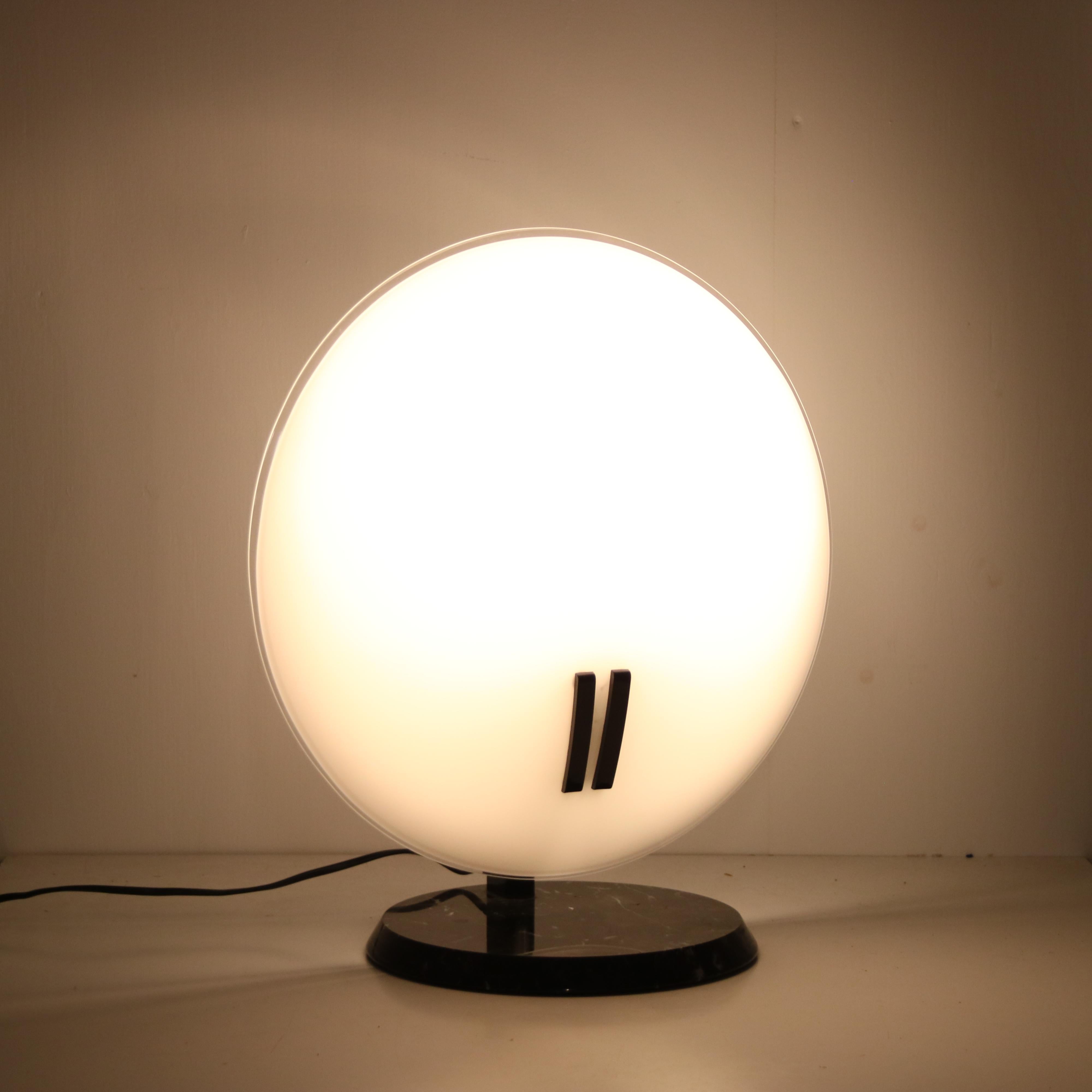 Large “Perla” Table lamp by Bruno Gecchelin for Oluce, Italy 1980 For Sale 3