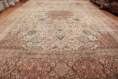 Nazmiyal Collection Persian Design Tabriz Antique Rug. 14 ft 9 in x 21 ft 8 in