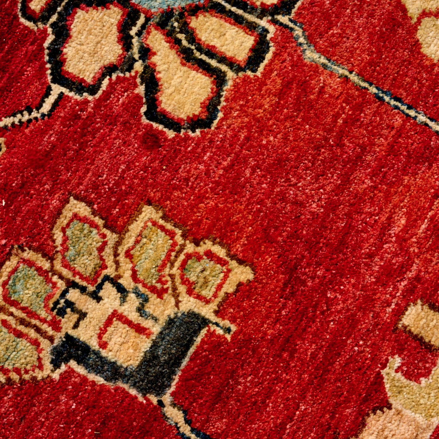 Gran alfombra persa de lana anudada a mano, campo rojo con borde azul marino, Mediados del S. XX en venta 1