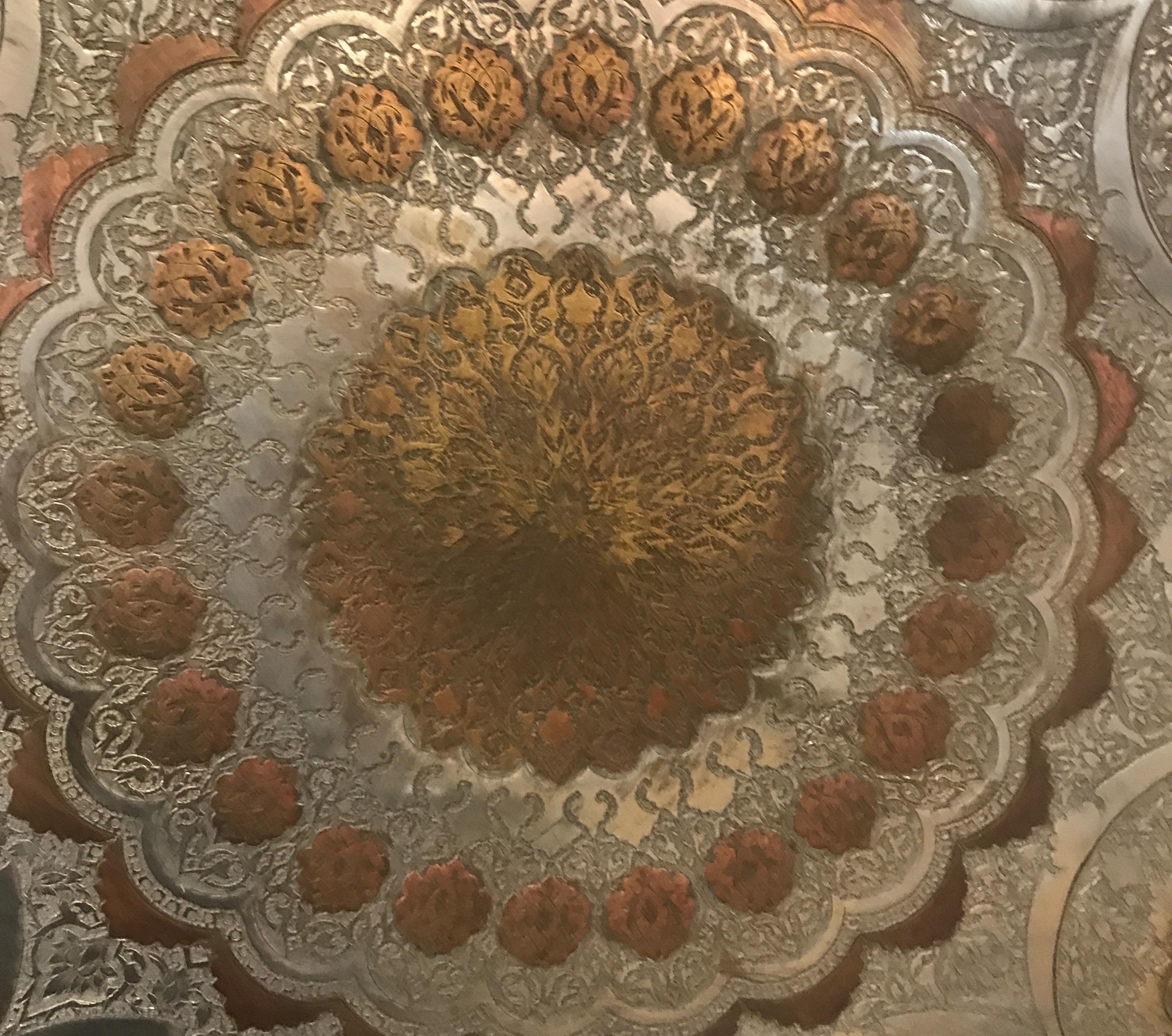 Cuivre Grand plateau persan islamique en cuivre teinté, fin du 19ème siècle en vente