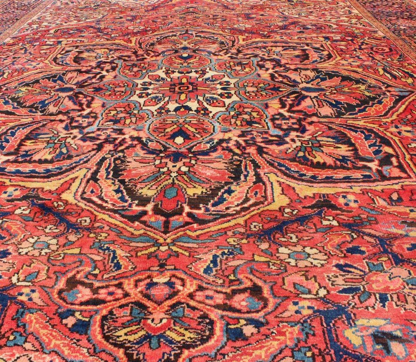 Large Persian Semi Antique Heriz with Stylized Medallion Design in Soft Colors For Sale 3