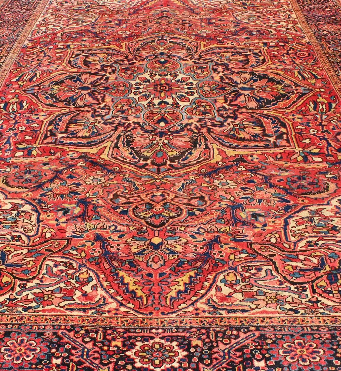 Large Persian Semi Antique Heriz with Stylized Medallion Design in Soft Colors For Sale 4