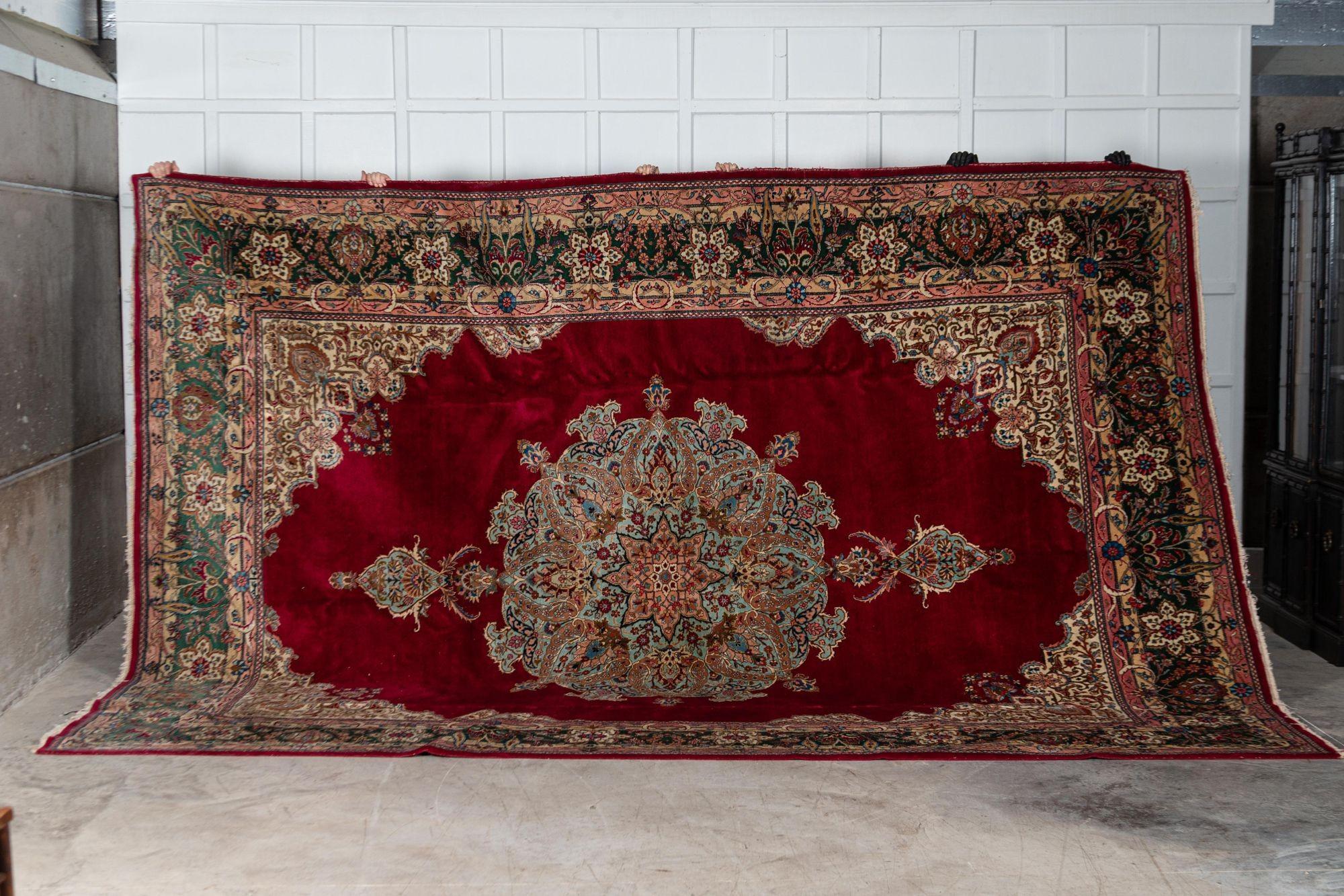 Large Persian Wool Carpet Rug In Good Condition For Sale In Staffordshire, GB
