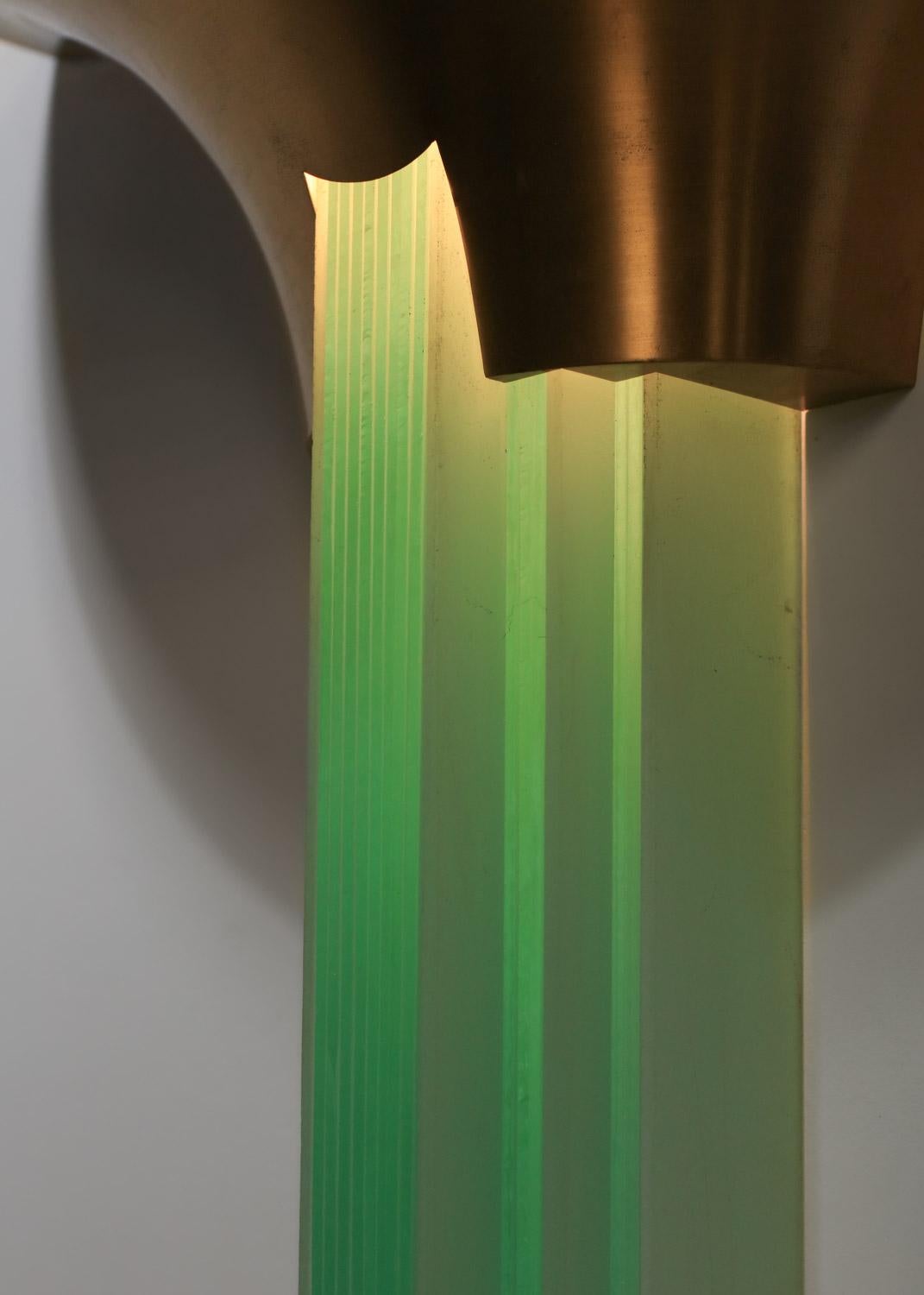 Große Perzel Wandlampe aus den 40er Jahren aus Glas und Messing signiert Französisch Art Deco im Angebot 1