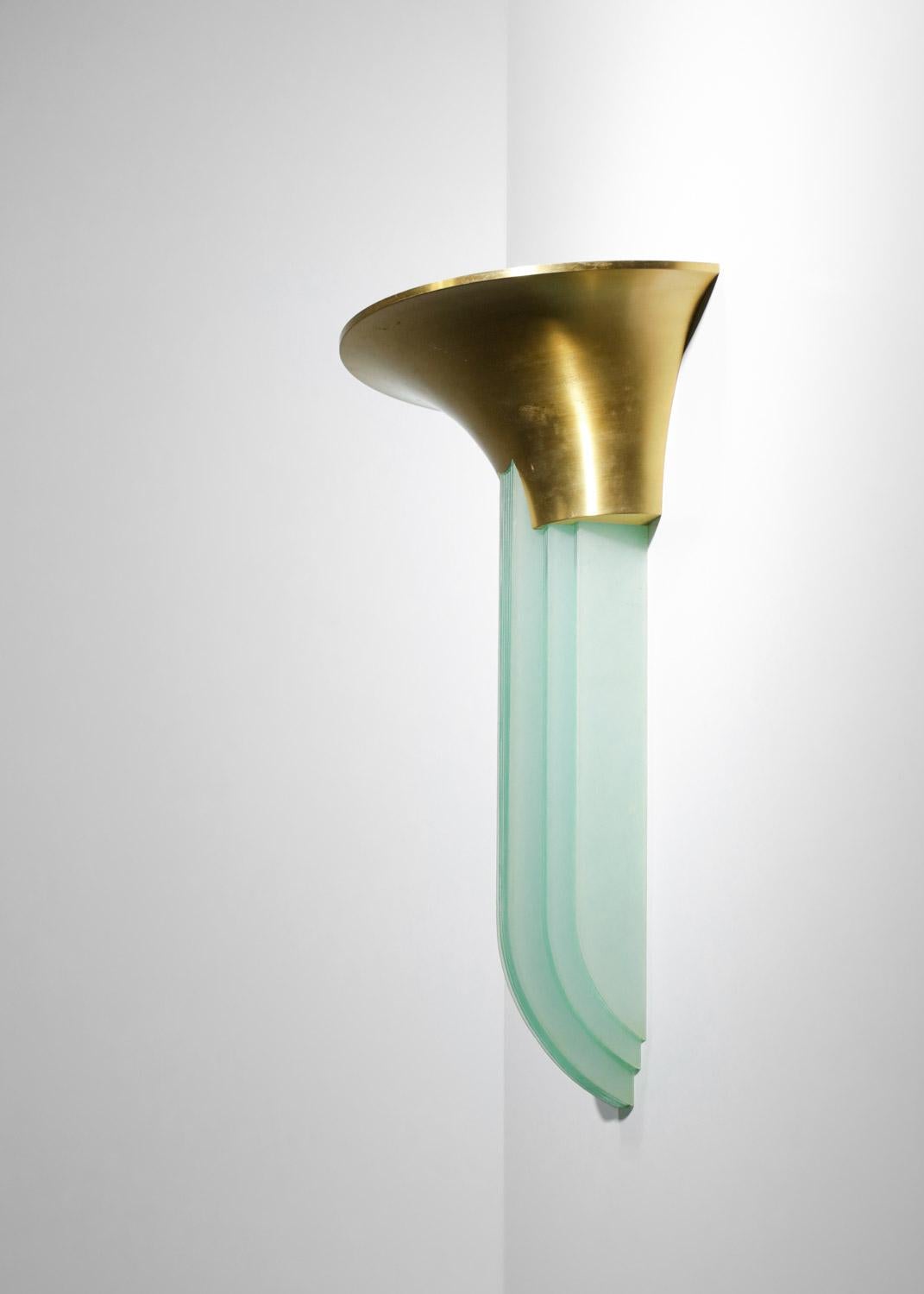 Große Perzel Wandlampe aus den 40er Jahren aus Glas und Messing signiert Französisch Art Deco im Angebot 3