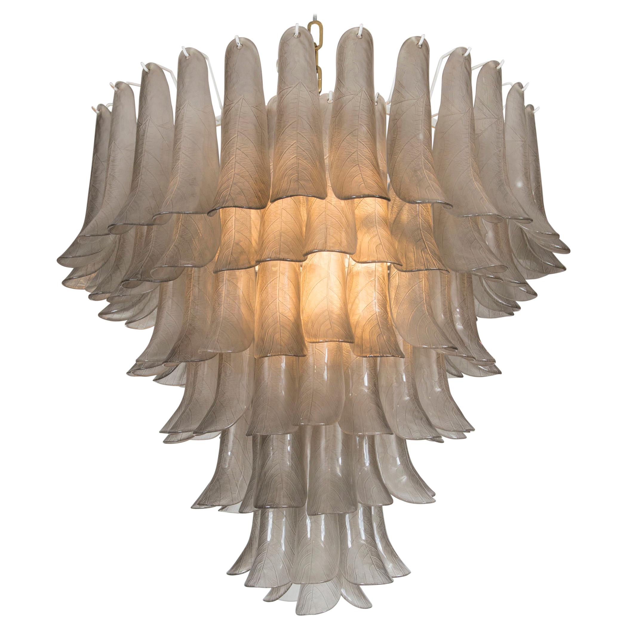 Plafoniera scultorea a petali di grandi dimensioni