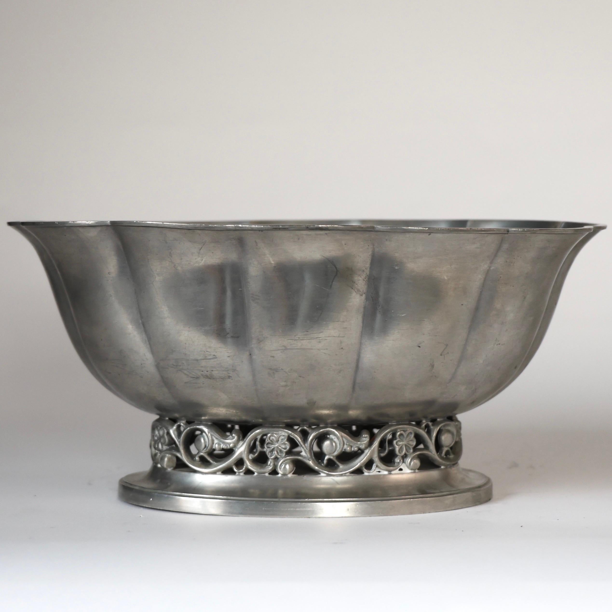 Début du 20ème siècle Grande jardinière en étain par Just Andersen, années 1920, Danemark en vente