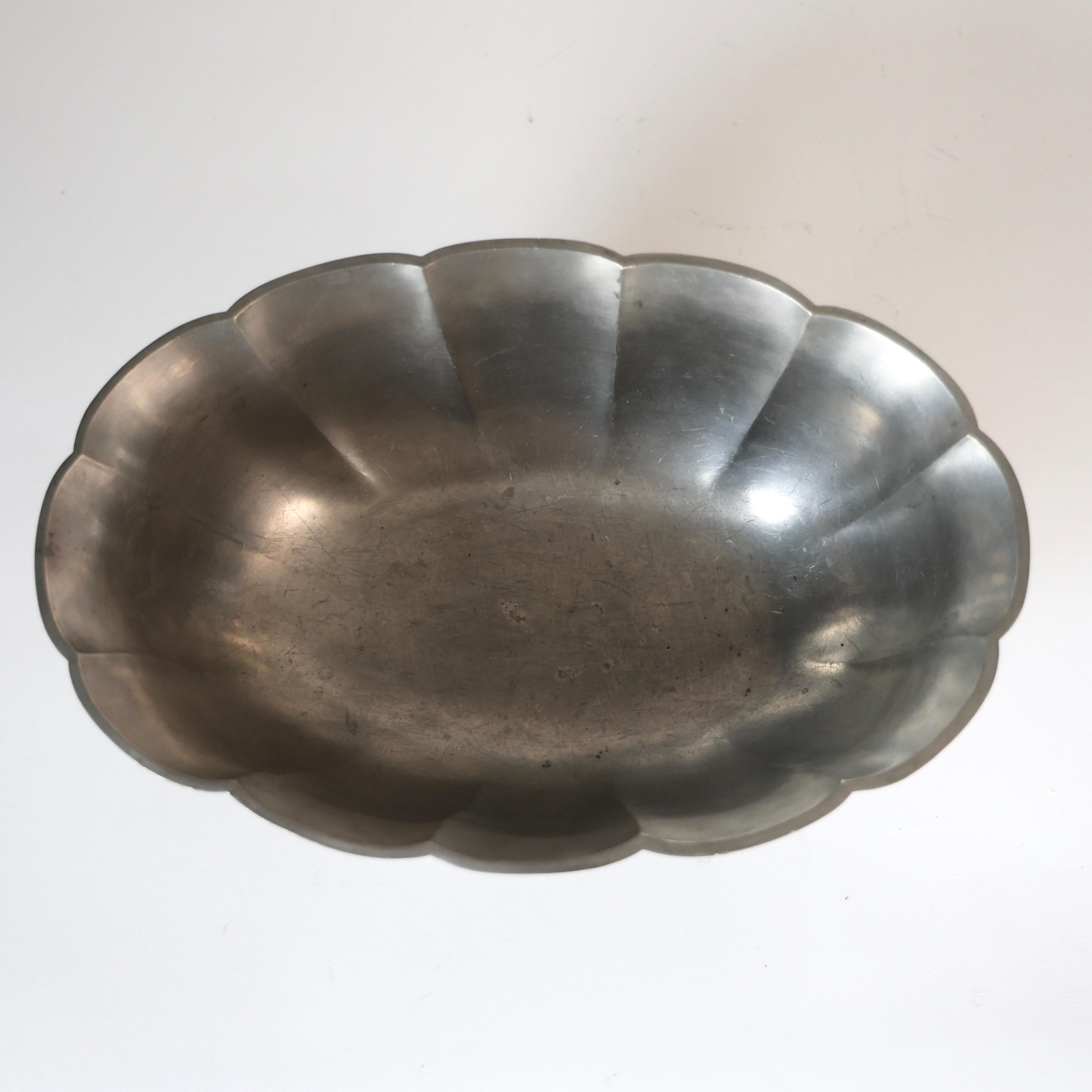 Grande jardinière en étain par Just Andersen, années 1920, Danemark en vente 1