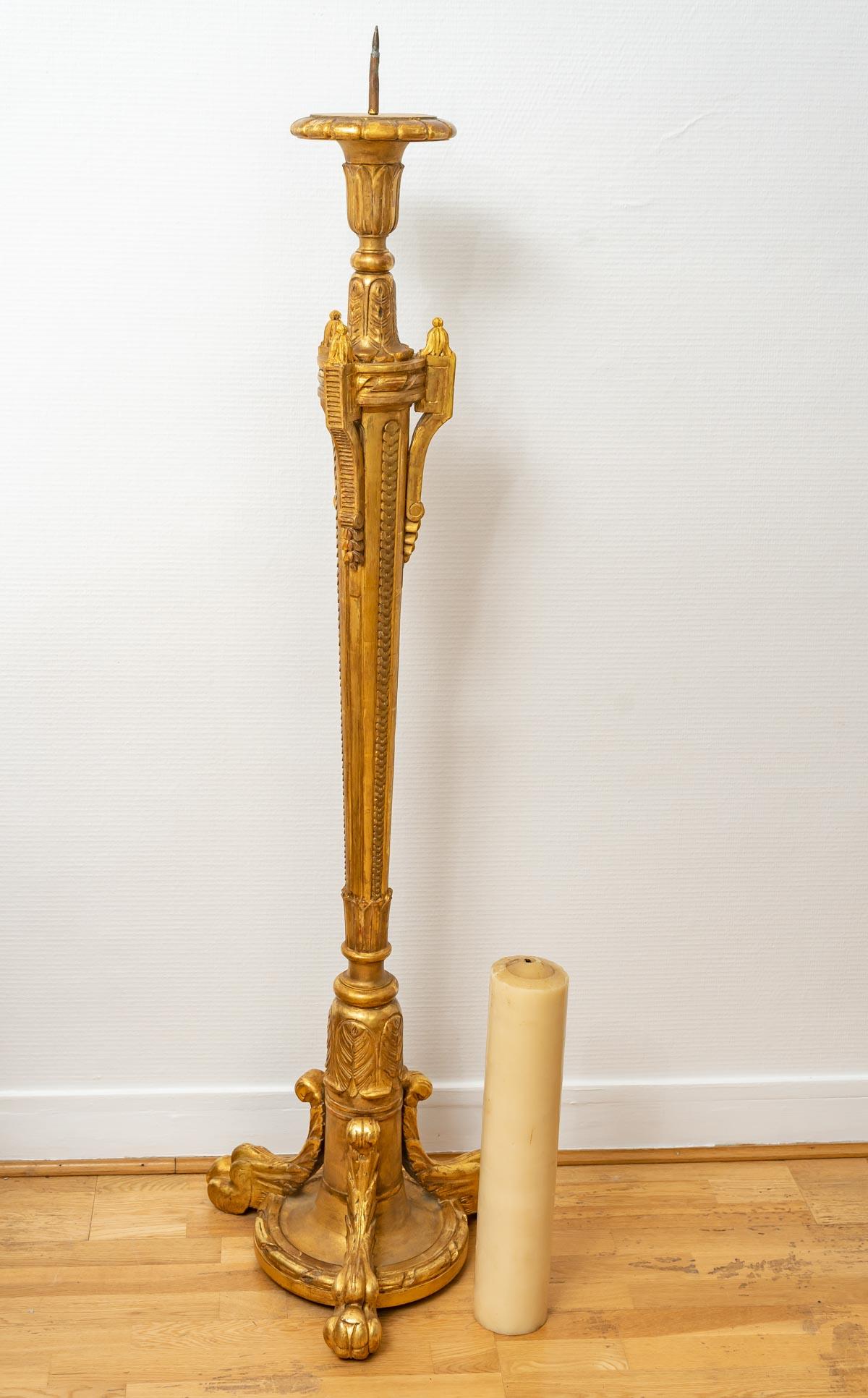 Louis XIII Large Pic Candle Or Verge Candlestick - Golden Wood With Leaf - Period: XIXth  For Sale