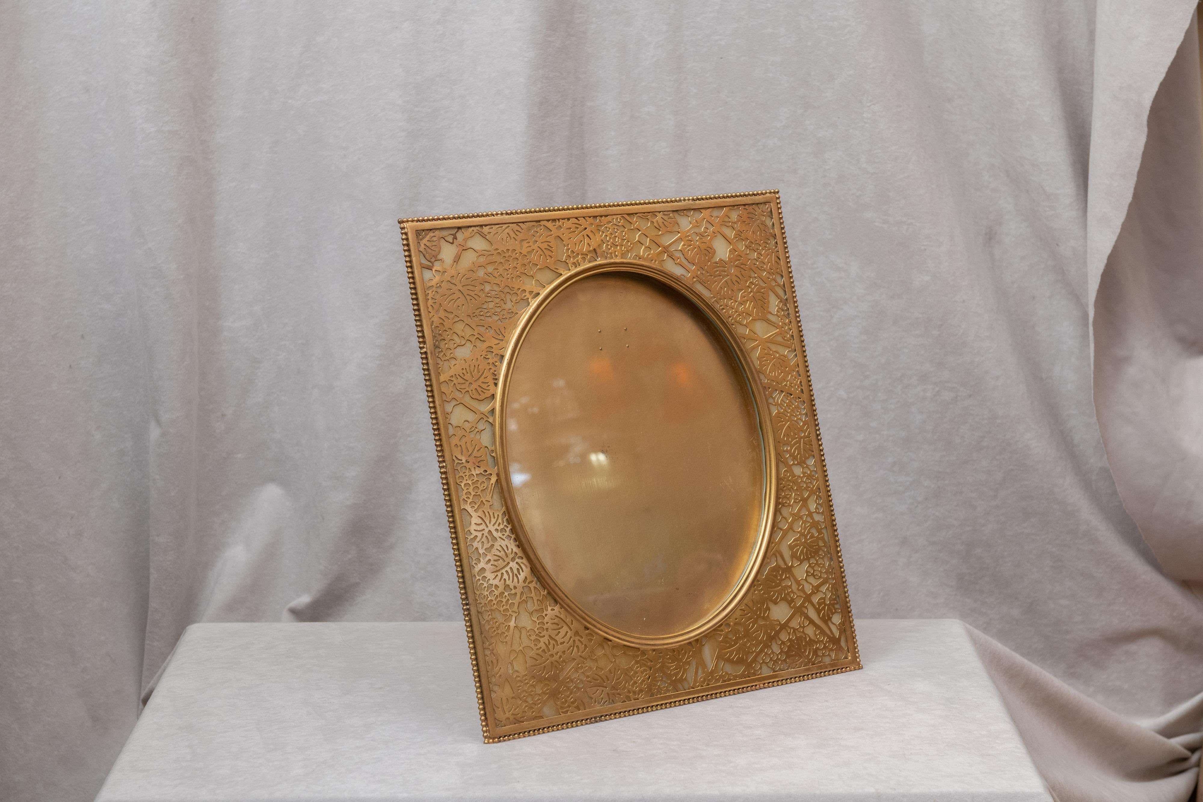 Large Picture Frame, Signed Tiffany Studios, Gilt Finish, Grapevine Pattern 1905 In Excellent Condition In Petaluma, CA