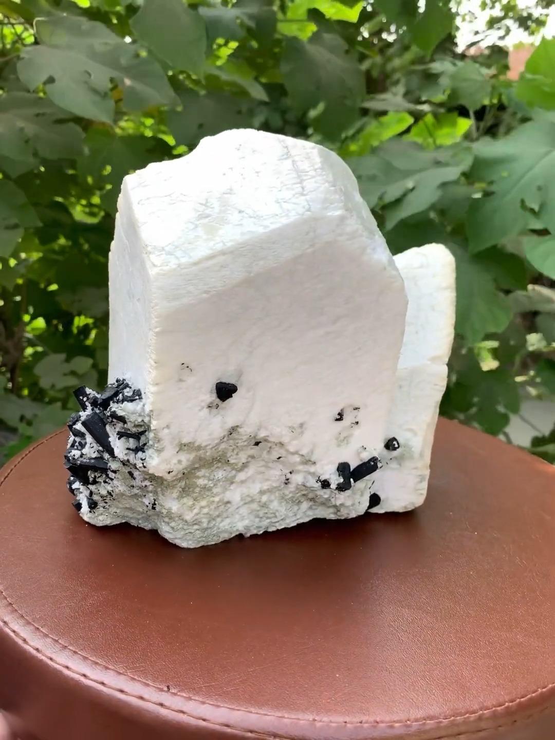 Large Piece Of Specimen Microcline Feldspar With Black Tourmaline From Pakistan In New Condition For Sale In Bangkok, TH