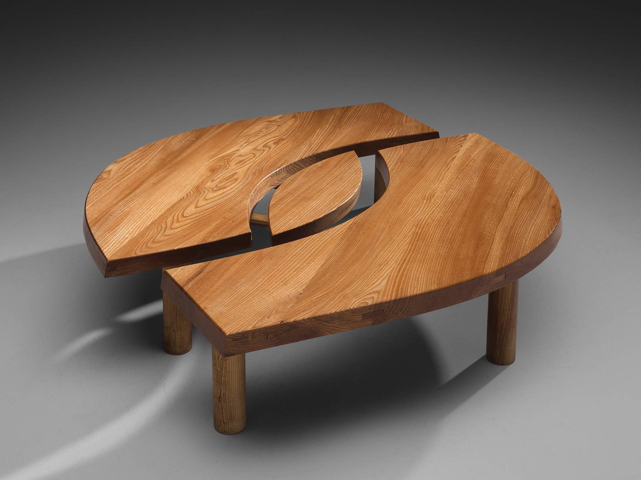 They are also well suited as consoles or small tables with high feet. This table consists of two arch-shaped tables and one oval middle. Interesting wood joints are visible on the side of the tabletop. In excellent condition with an admirable