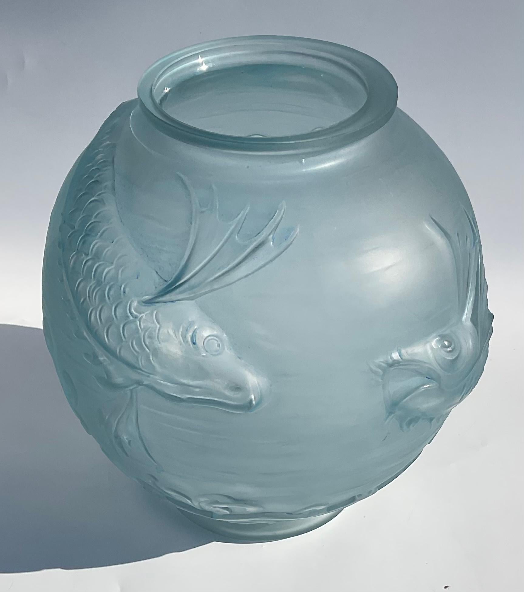 Large Pierre D’avesn Large French Art Deco Flying Fish Vase circa 1930s Blue In Good Condition For Sale In Ann Arbor, MI