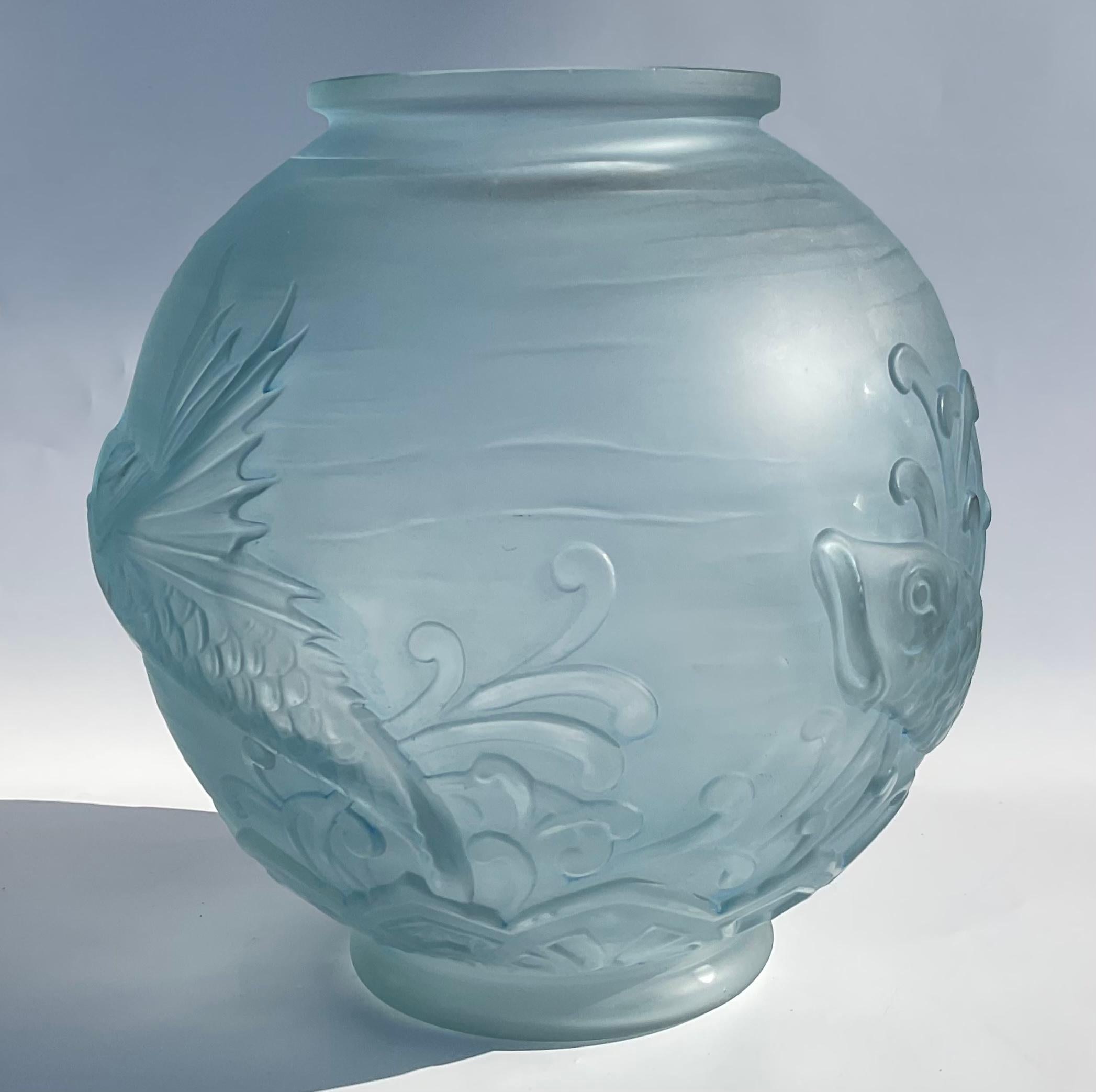 Large Pierre D’avesn Large French Art Deco Flying Fish Vase circa 1930s Blue In Good Condition For Sale In Ann Arbor, MI