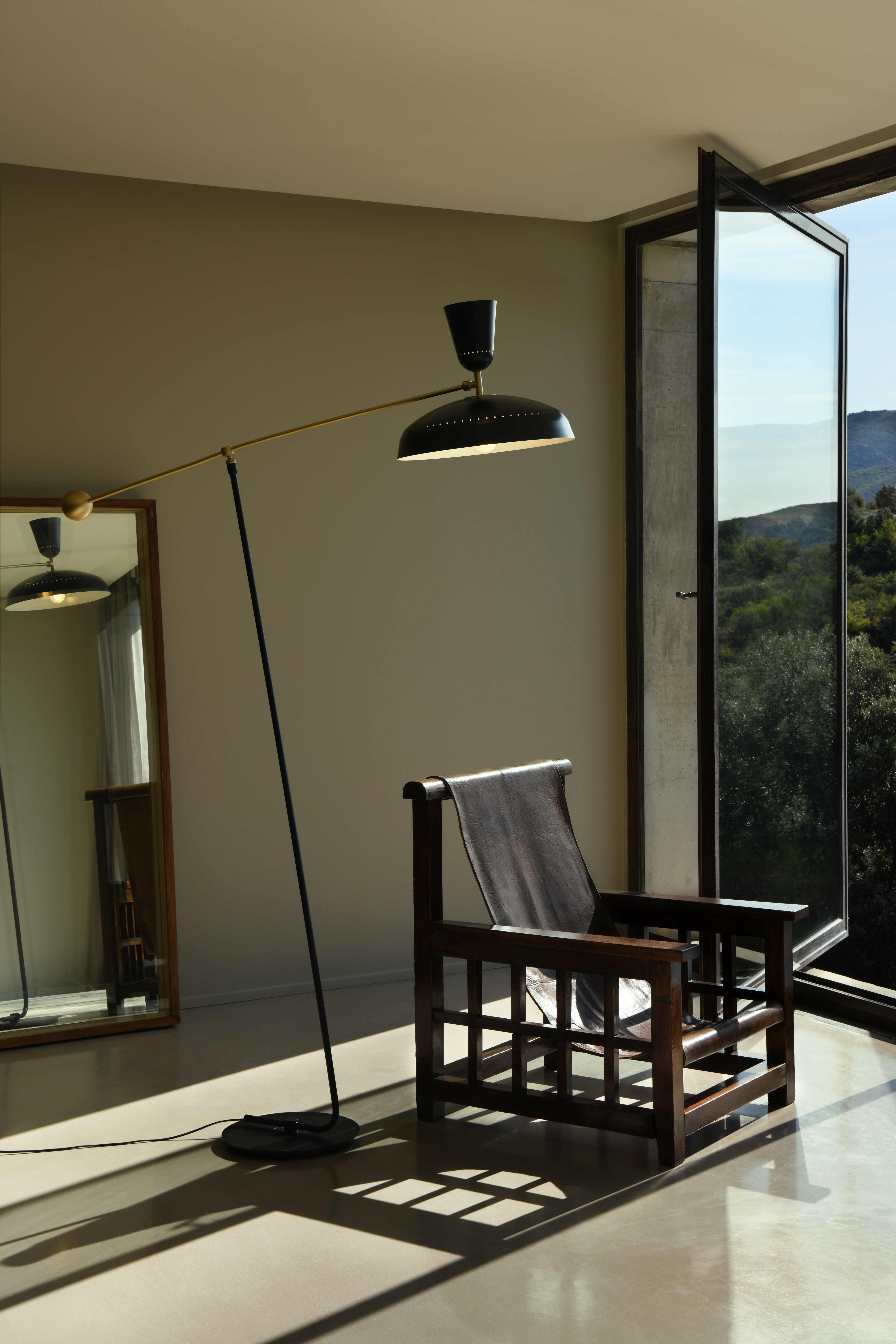 Large Pierre Guariche 'G1' floor lamp for Sammode studio in black. 

Originally designed by Pierre Guariche in 1951, this iconic floor lamp is newly produced in an authorized re-edition by Sammode Studio in France embracing many of the same