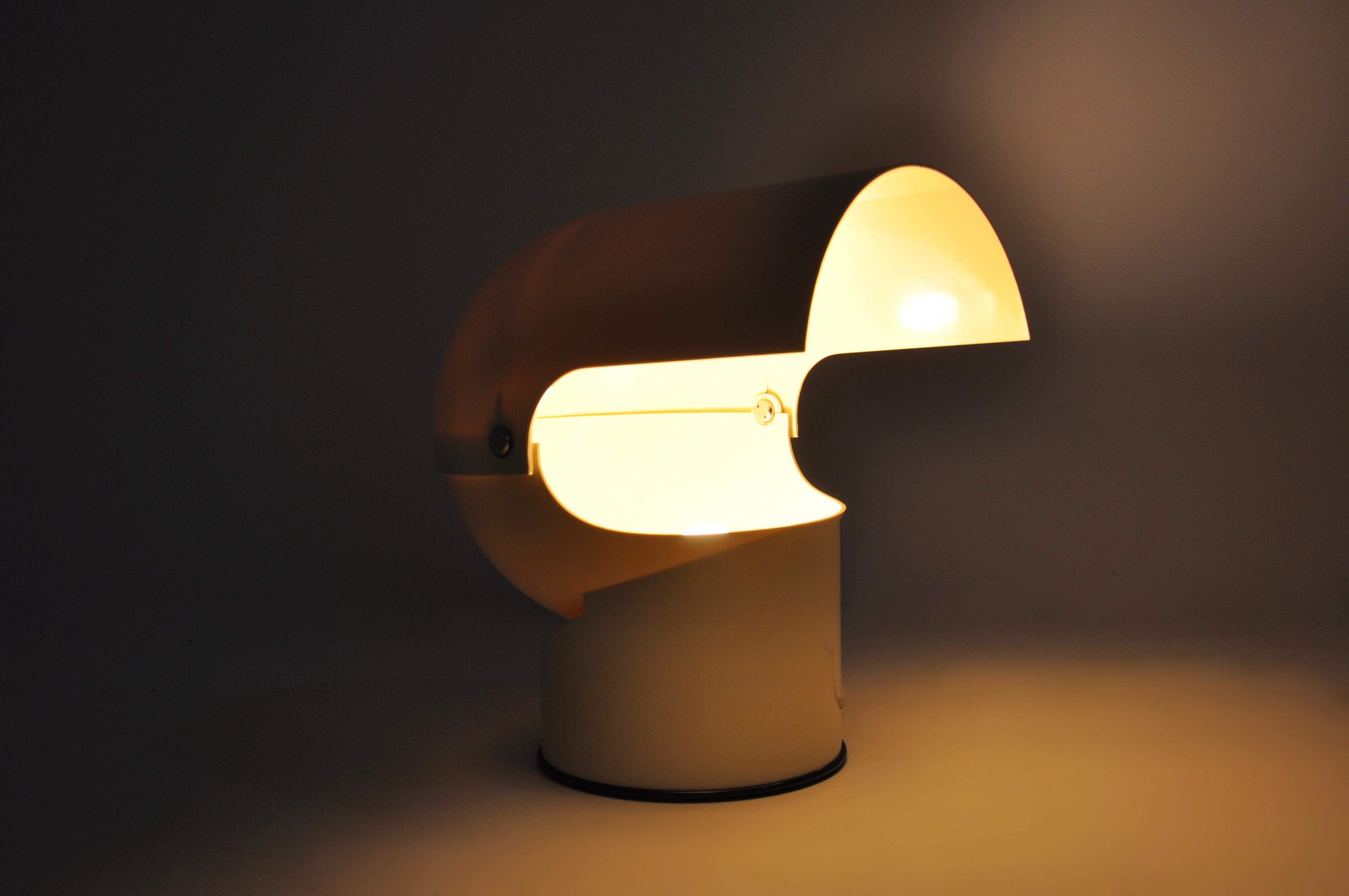 Mid-Century Modern Large Pileo-Mezzo table lamp by Gae Aulenti for Artemide, 1970s For Sale