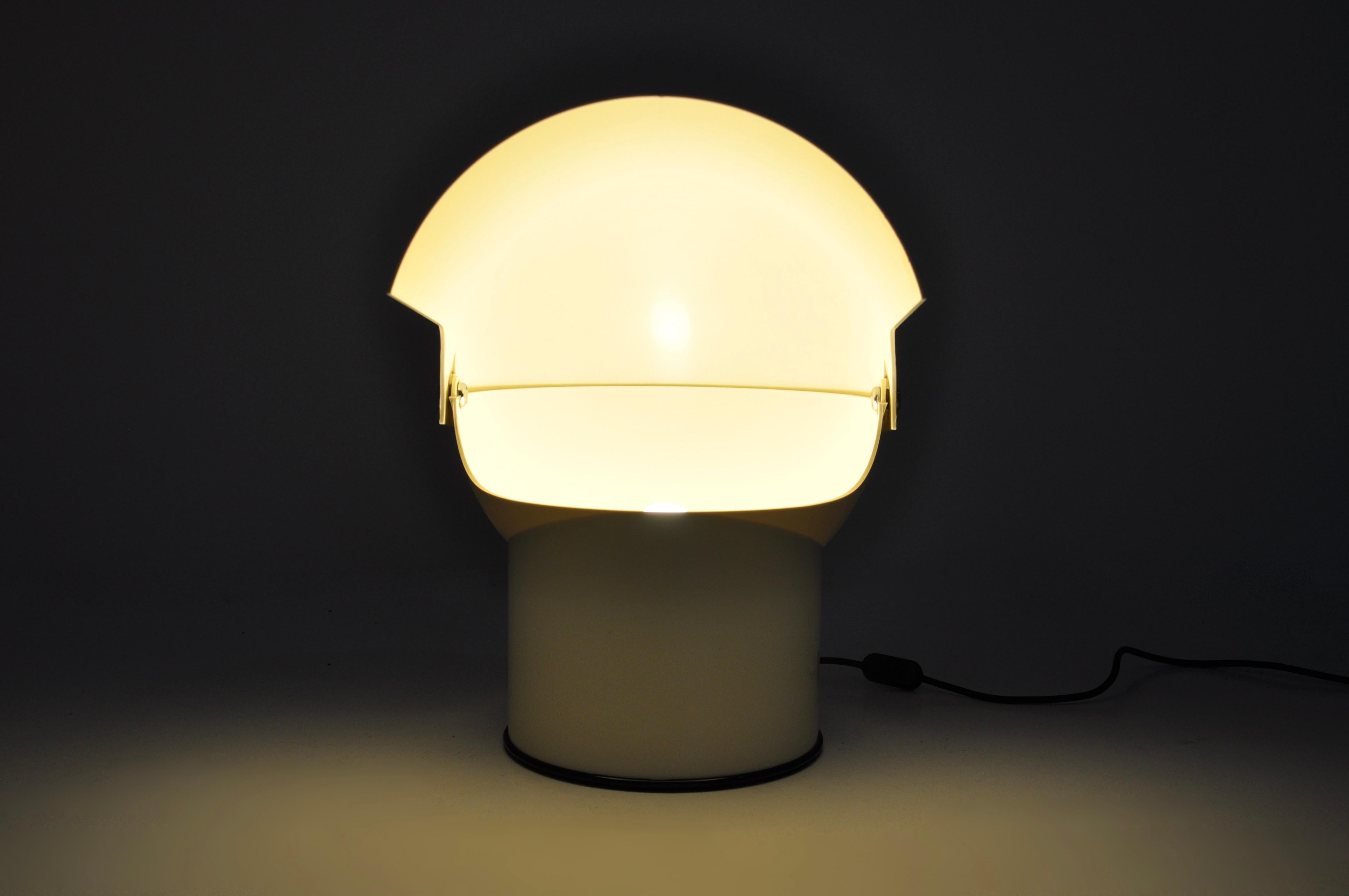 Large Pileo-Mezzo table lamp by Gae Aulenti for Artemide, 1970s In Good Condition For Sale In Lasne, BE