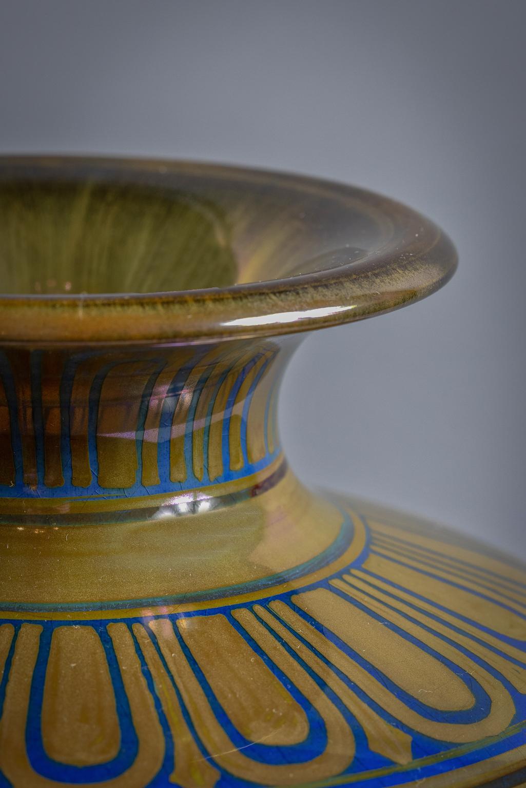 Große Vase aus Pilkington-Lancastrian-Keramik, datiert 1925 im Zustand „Gut“ im Angebot in New York, NY