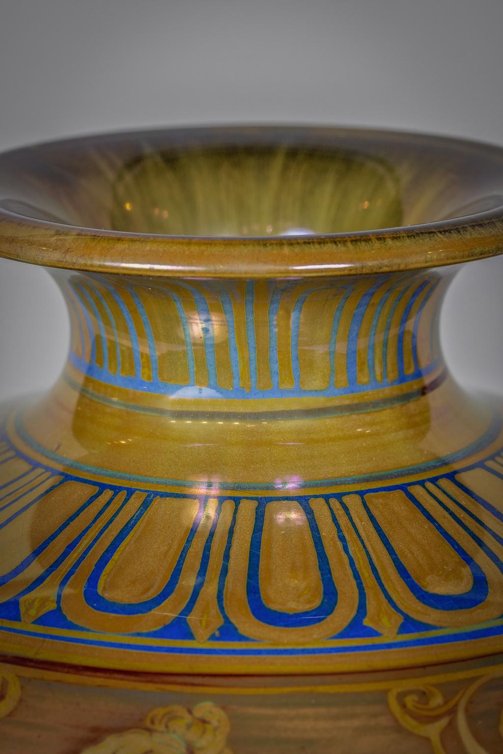 Début du 20ème siècle Grand vase en poterie de Lancastrian de Pilkington, daté de 1925 en vente