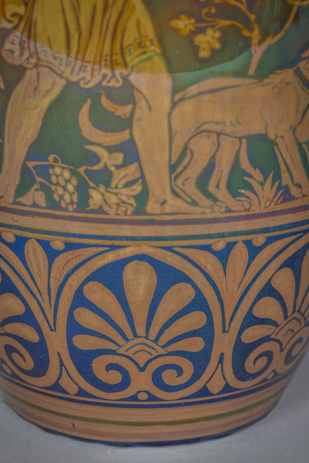 Porcelaine Grand vase en poterie de Lancastrian de Pilkington, daté de 1925 en vente