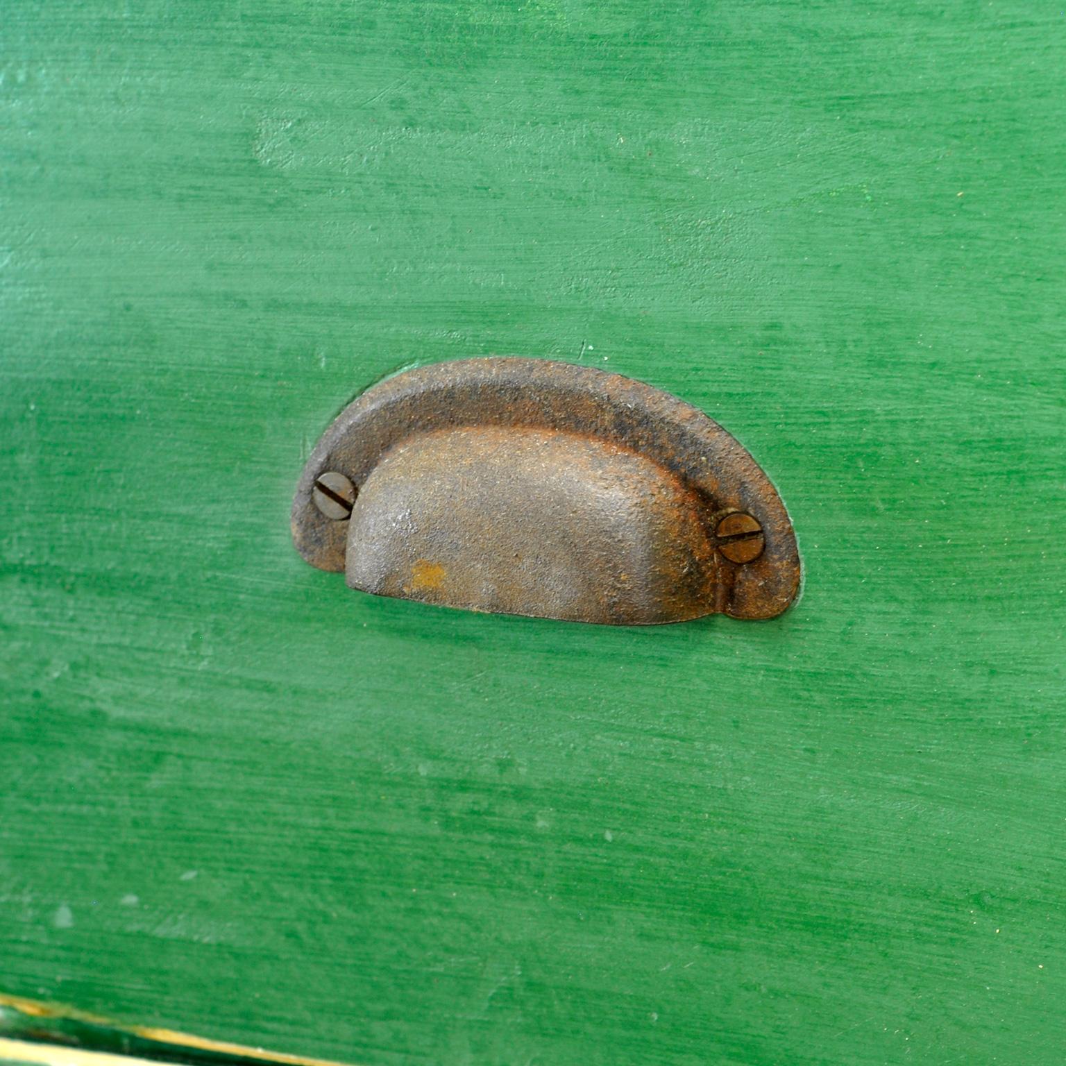 Gran armario de pino, hacia 1930 en venta 1