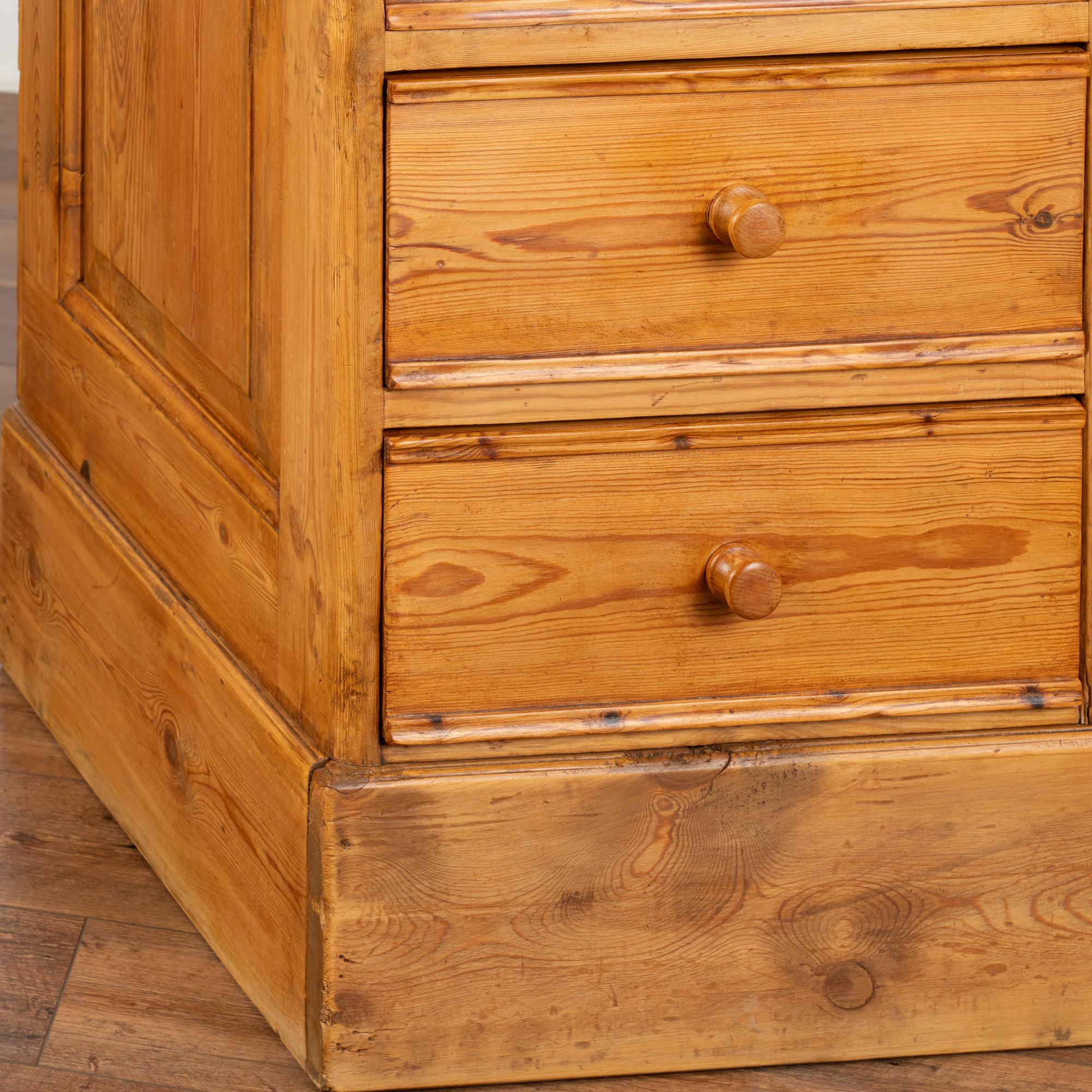 Large Pine Chest of 9 Drawers, Sideboard Console, Denmark circa 1880 For Sale 1