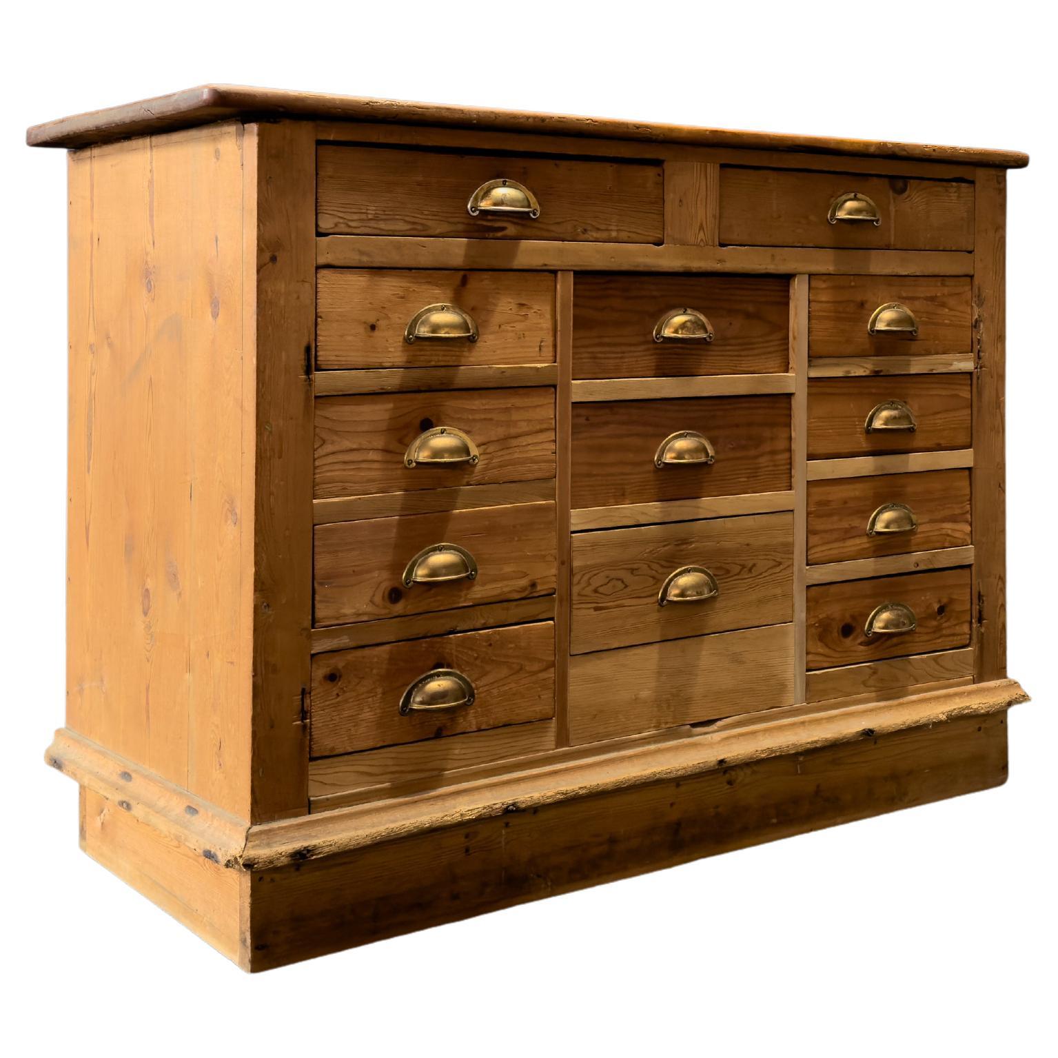 Grande commode en pin