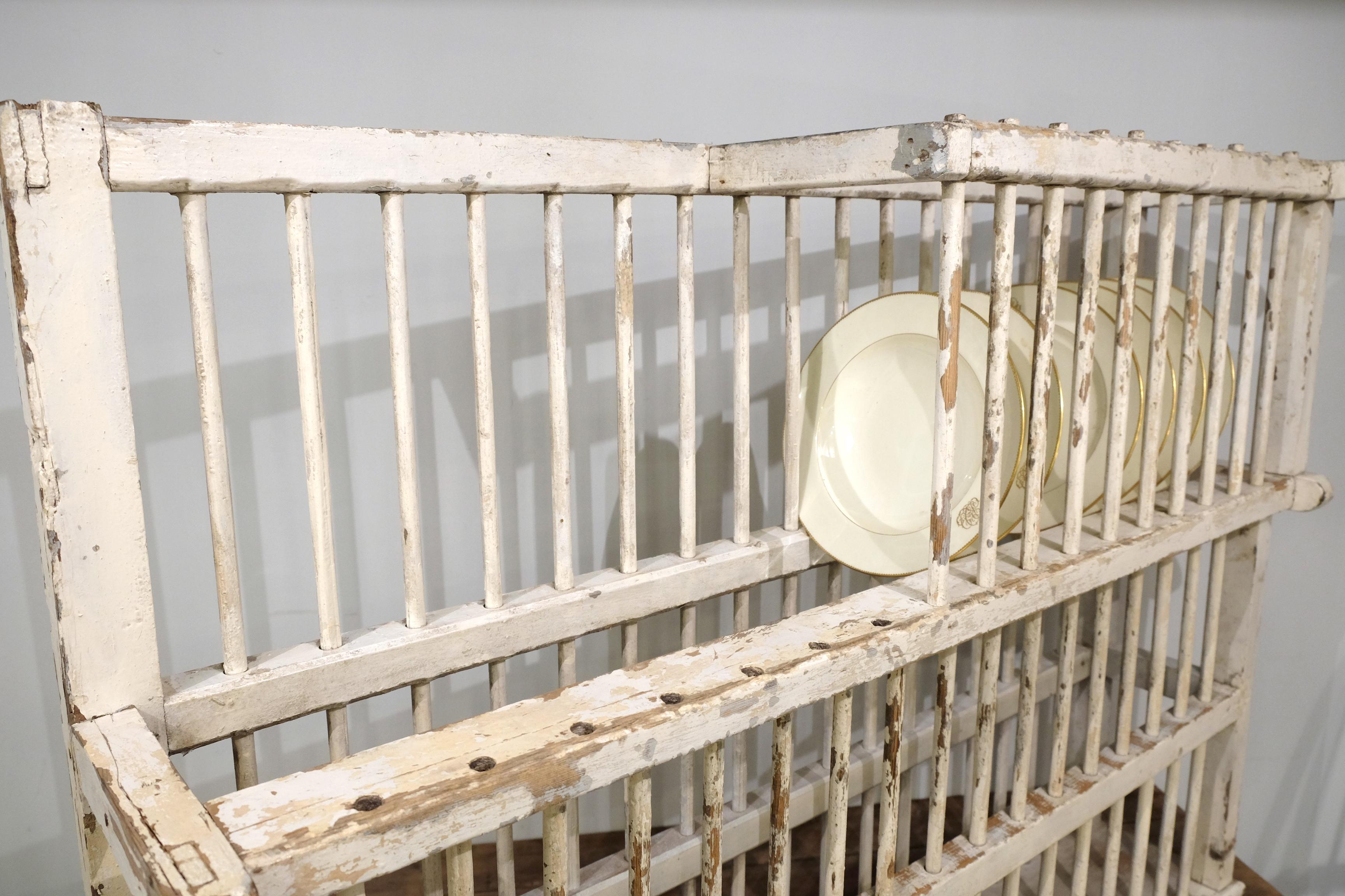 Large Pine Country House Open Dish-Rack, Distressed White Paint, 19th Century In Distressed Condition In Totnes, GB