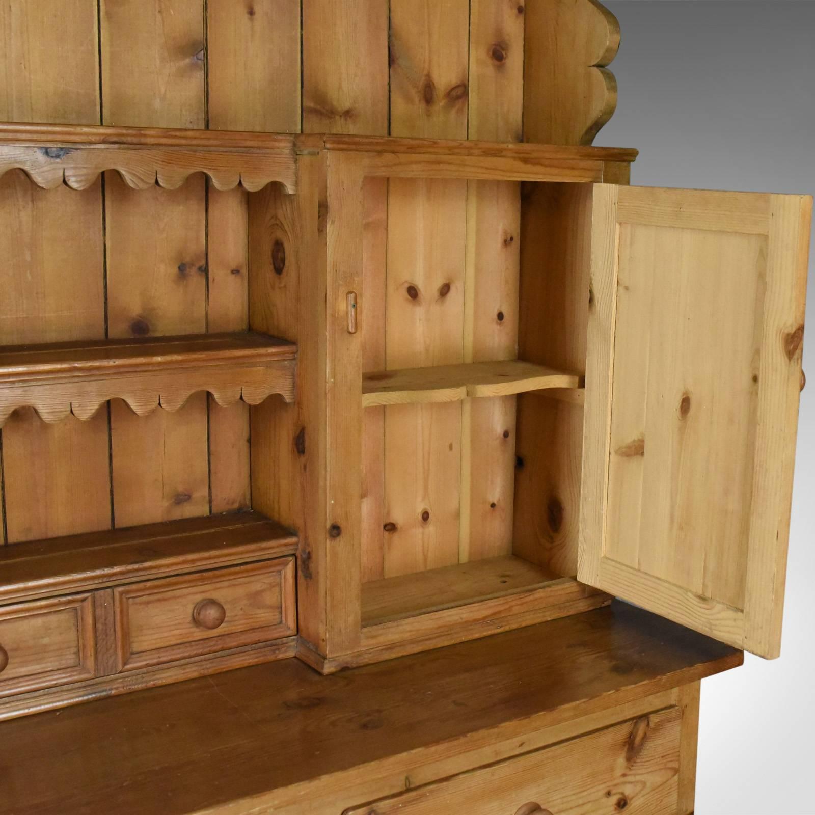 Large Pine Dresser in Victorian Taste Country Kitchen Cabinet, Late 20th Century In Good Condition In Hele, Devon, GB