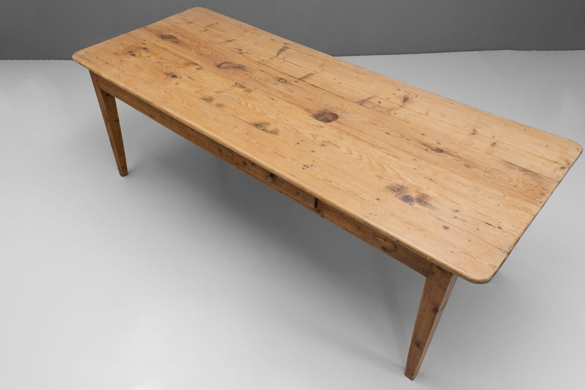 Large Pine Farm Table In Good Condition For Sale In London, England