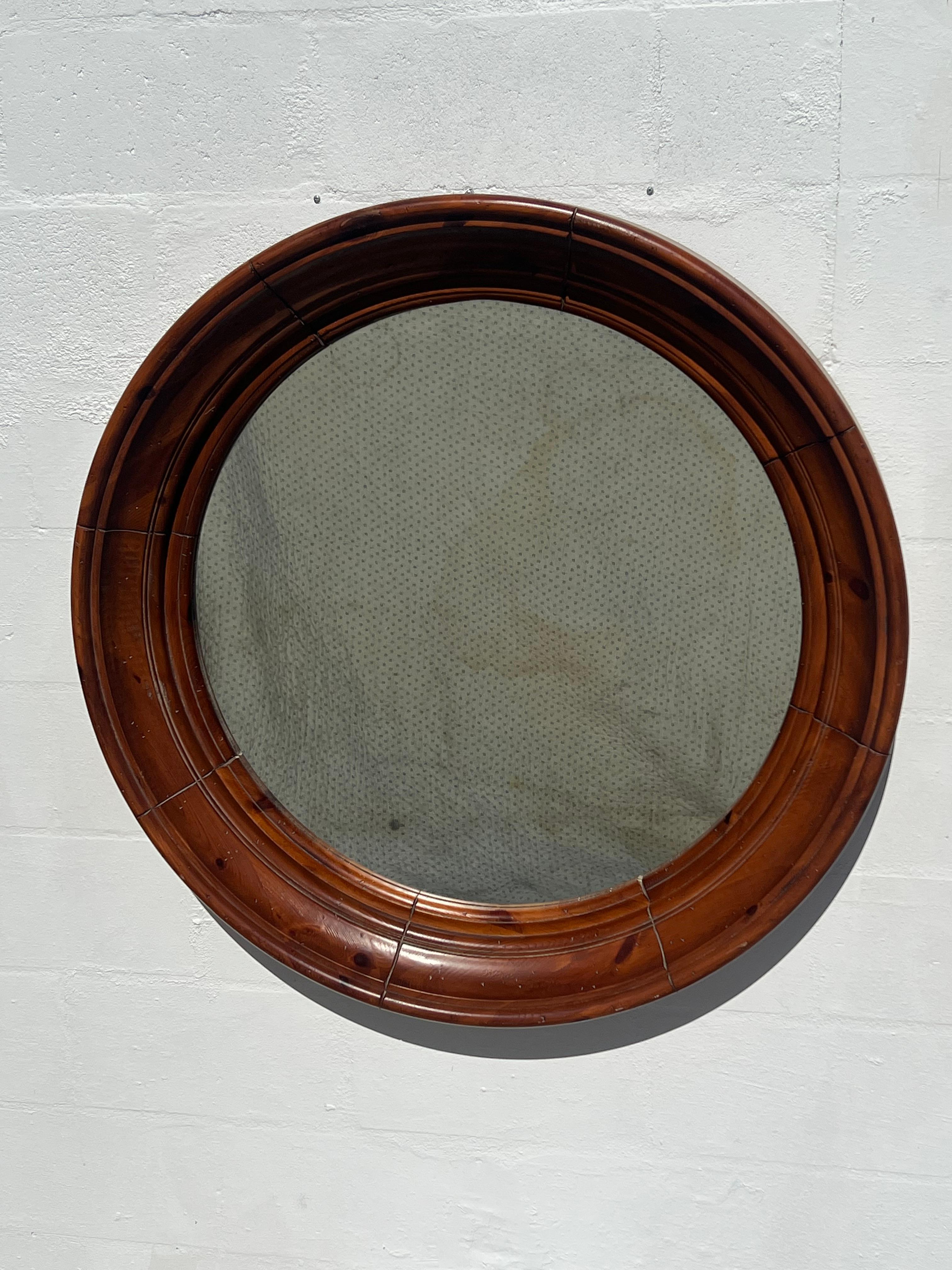 Mid-Century moderno Grande specchio ad oblò in pino, anni '80 circa in vendita