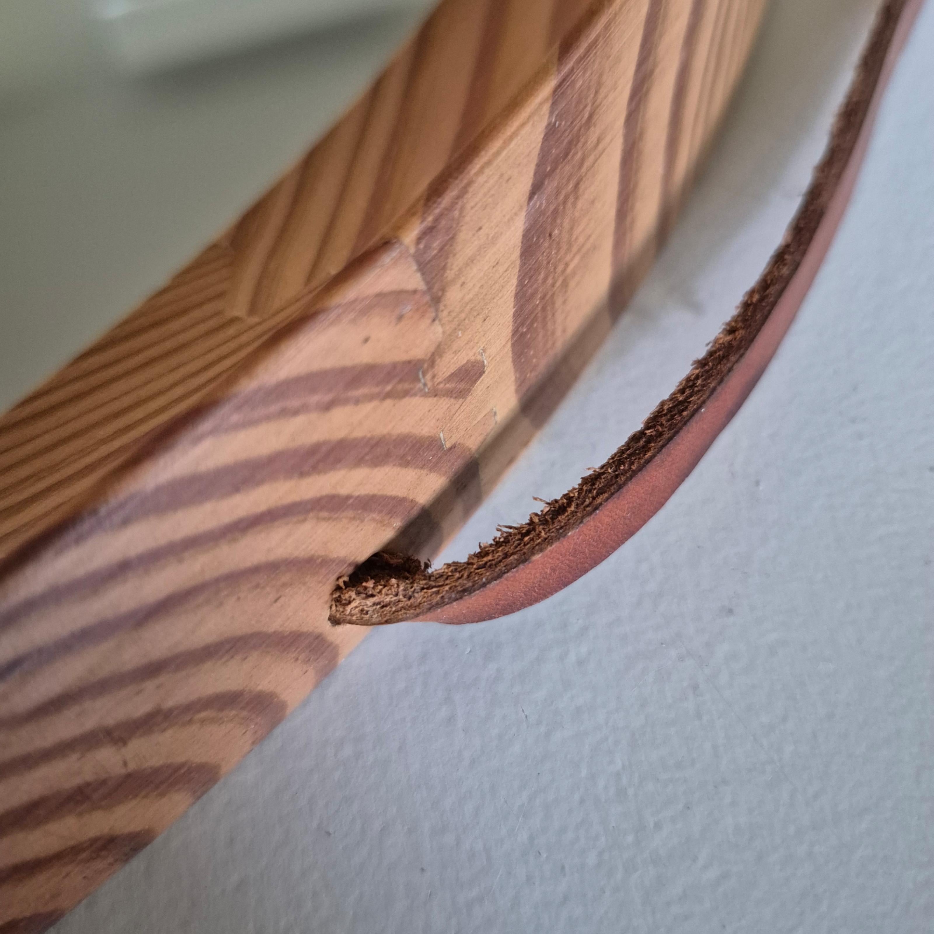 Suédois Grand miroir mural en pin par Uno & Östen Kristiansson pour Luxus, Suède années 1960 en vente