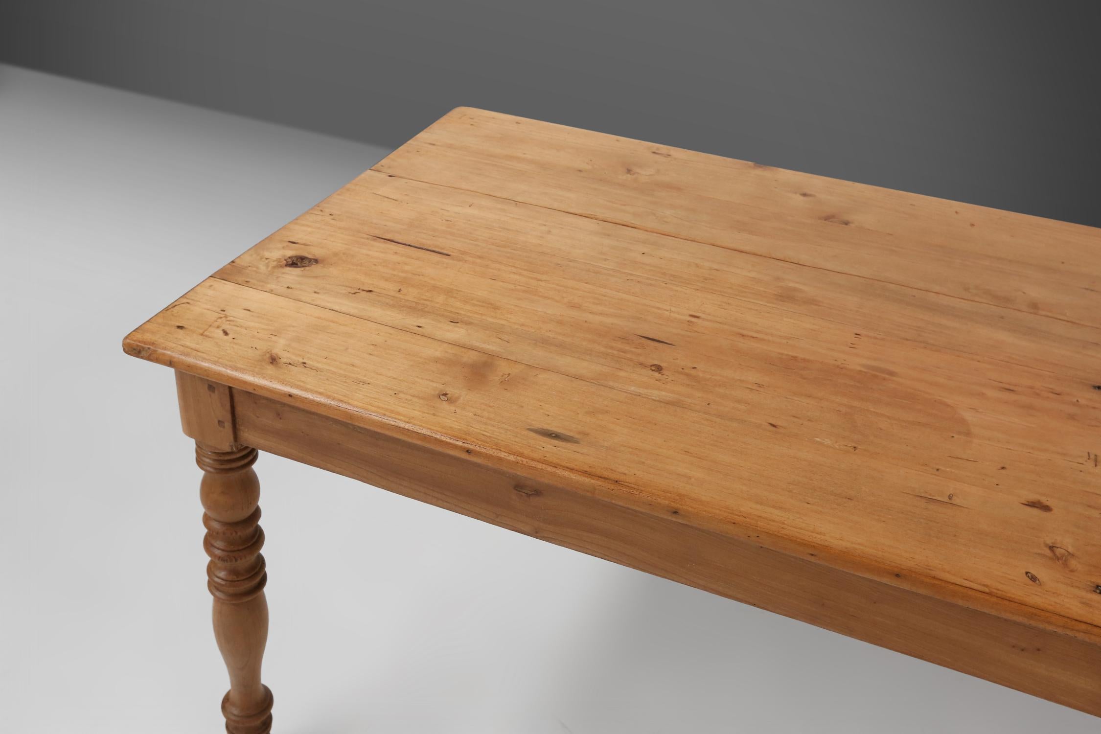 Large pine wood farm table with drawer and turned legs, France, 1850s 4