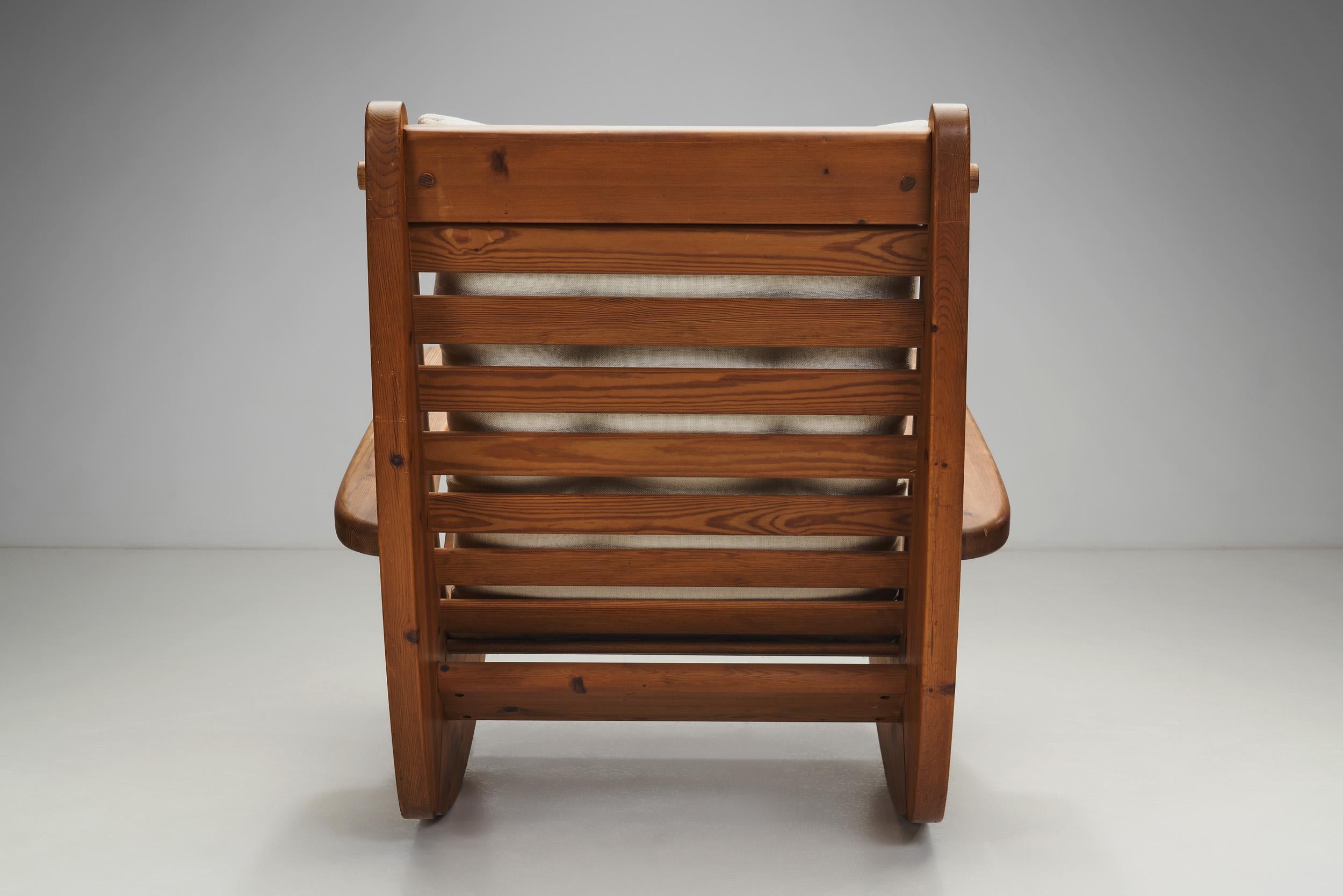 Sillas mecedoras grandes de madera de pino, Países Bajos Años 70 finales del siglo XX en venta