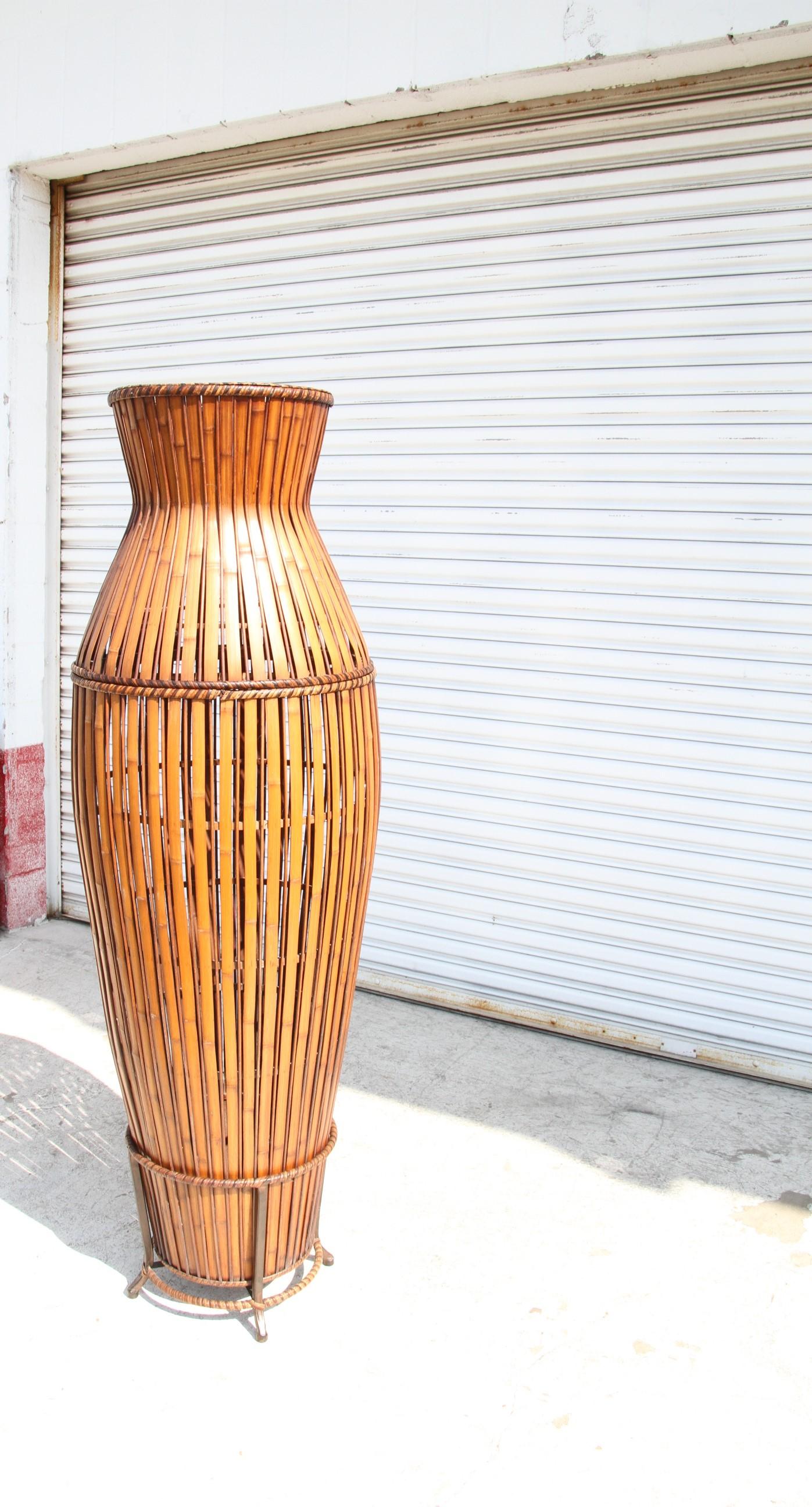 This beautiful hand-woven basket comes with a stand. The basket has 2 separate interlocking parts.
Dimensions
Height: 65