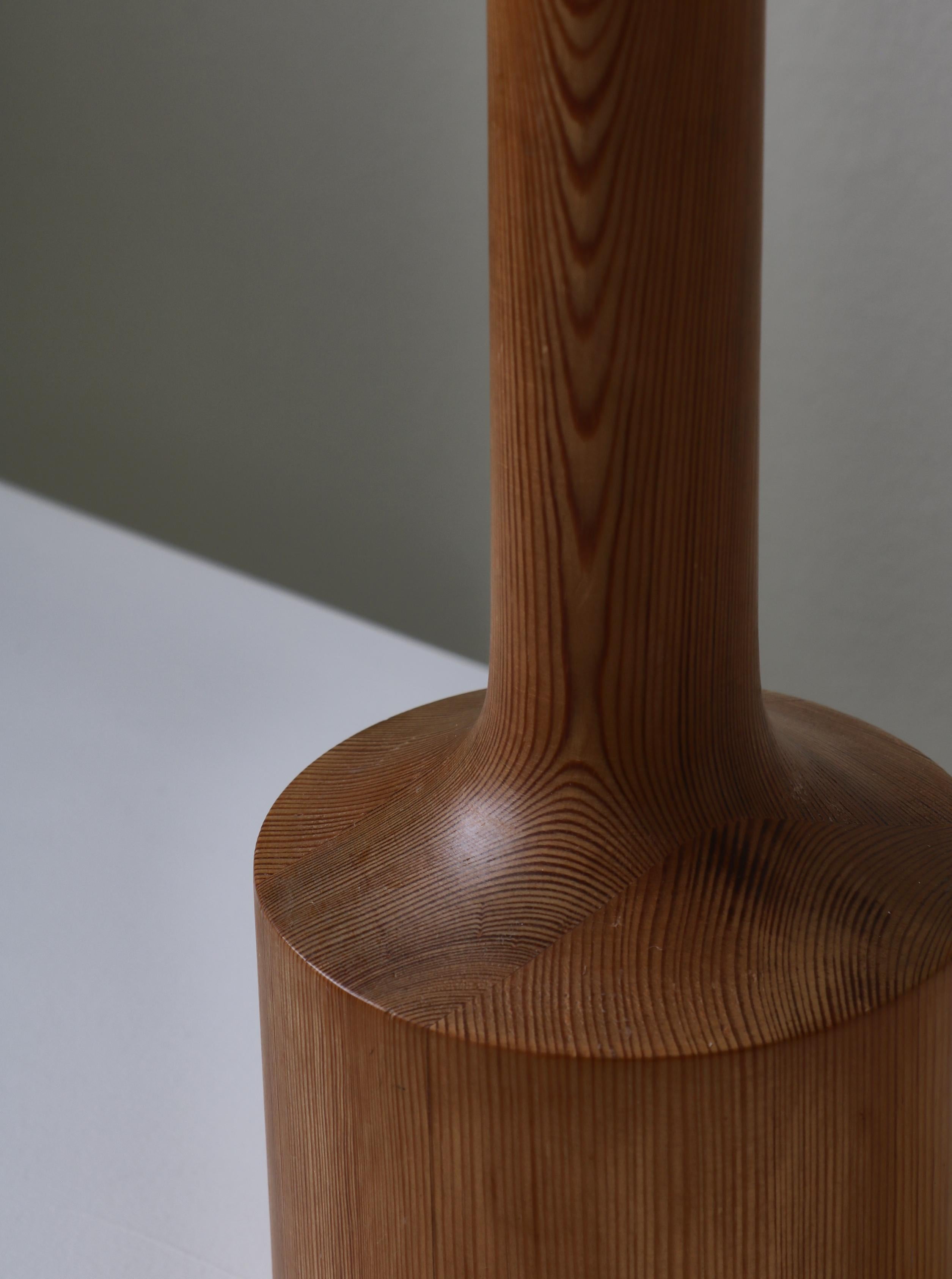 Large Pinewood Table Lamp, Handmade Shade Marianne von Münchow, Sweden, 1960s In Good Condition For Sale In Odense, DK