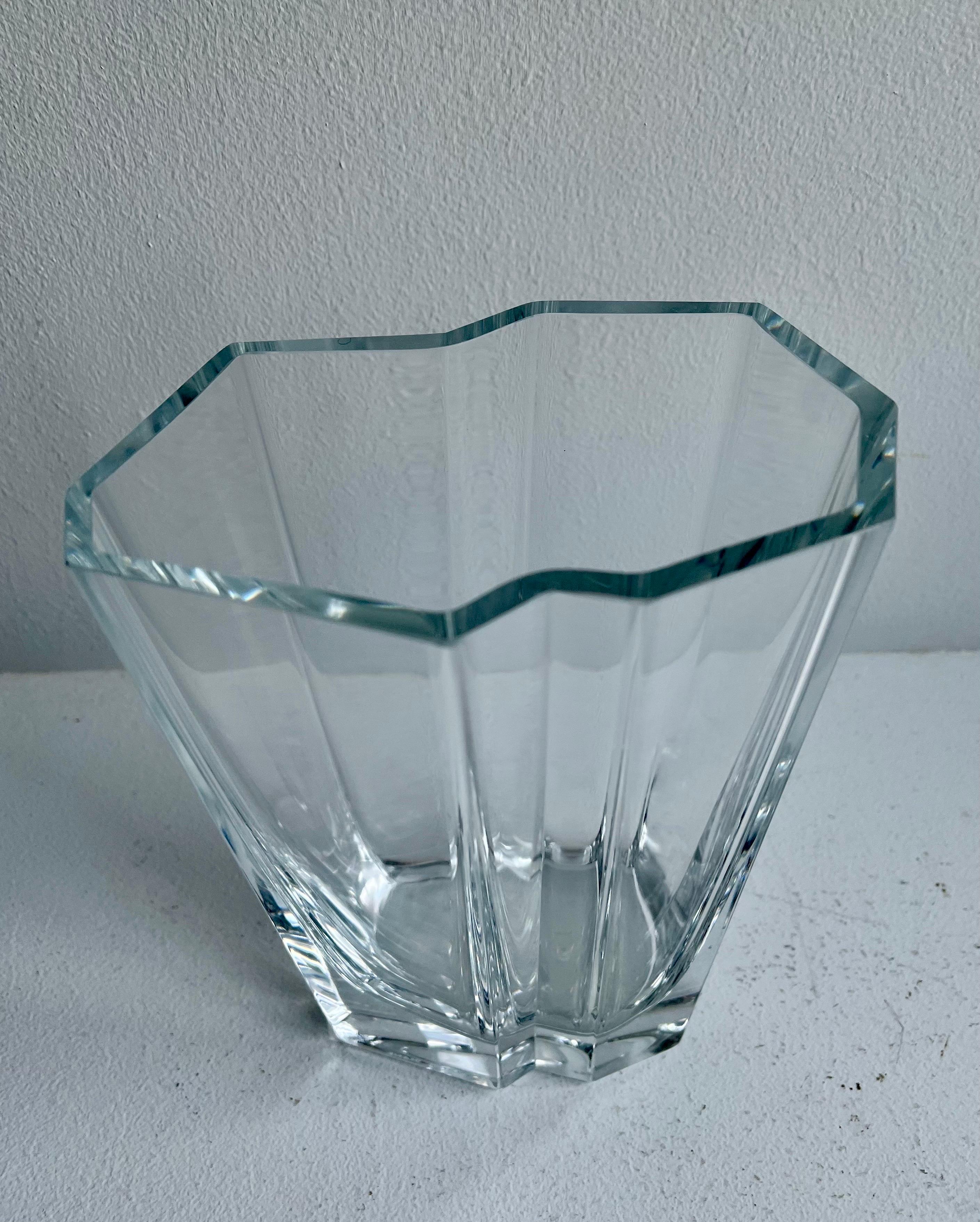 Vaso di cristallo Pinja grande 
Tapio Wirkkala 
Iittala, Finlandia, 1988
Firmato e datato in basso


